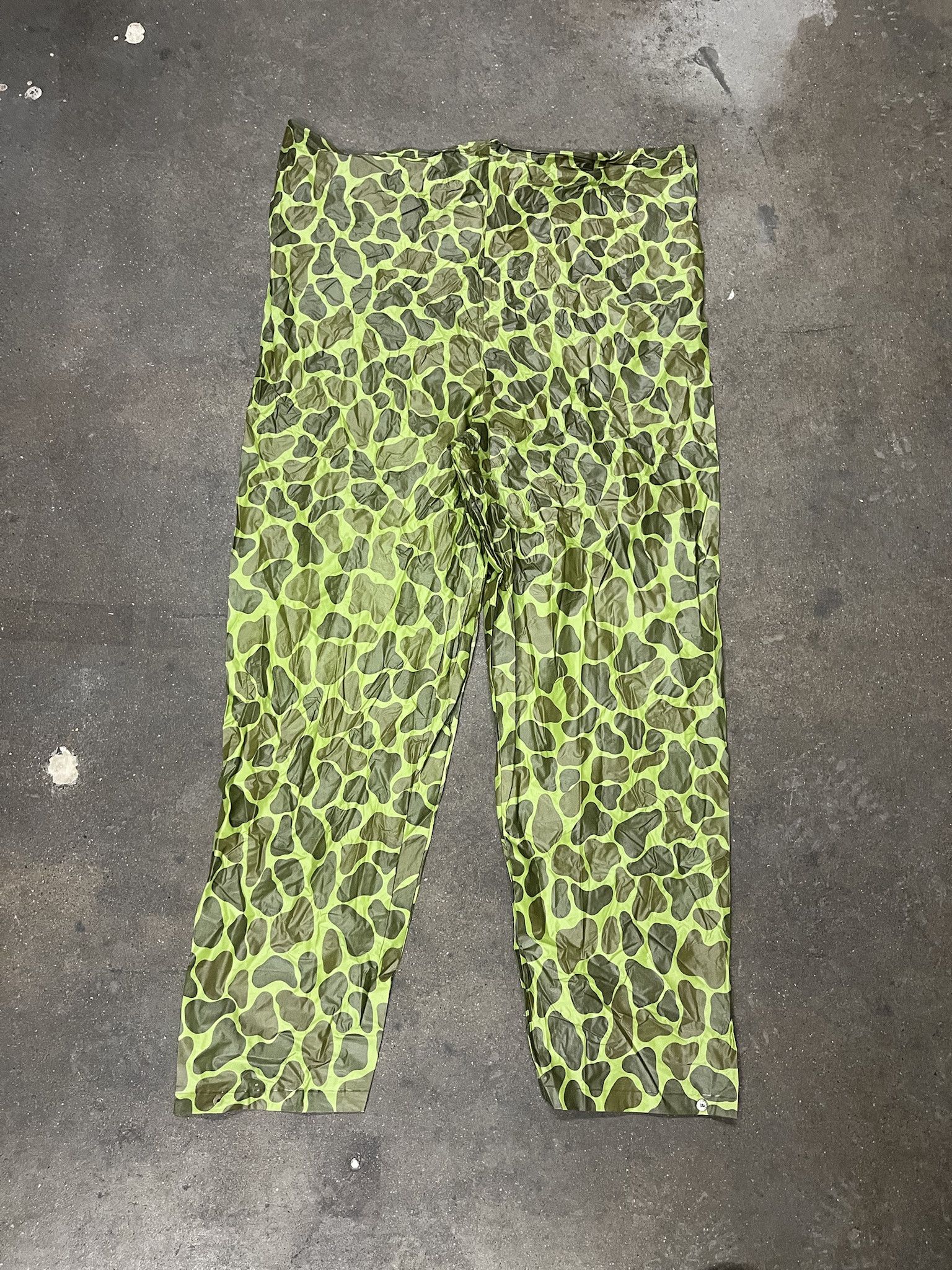 Vintage Vintage 1990s Frog Camo Rain Pants Size 45 Size US 42 / EU 58 - 1 Thumbnail