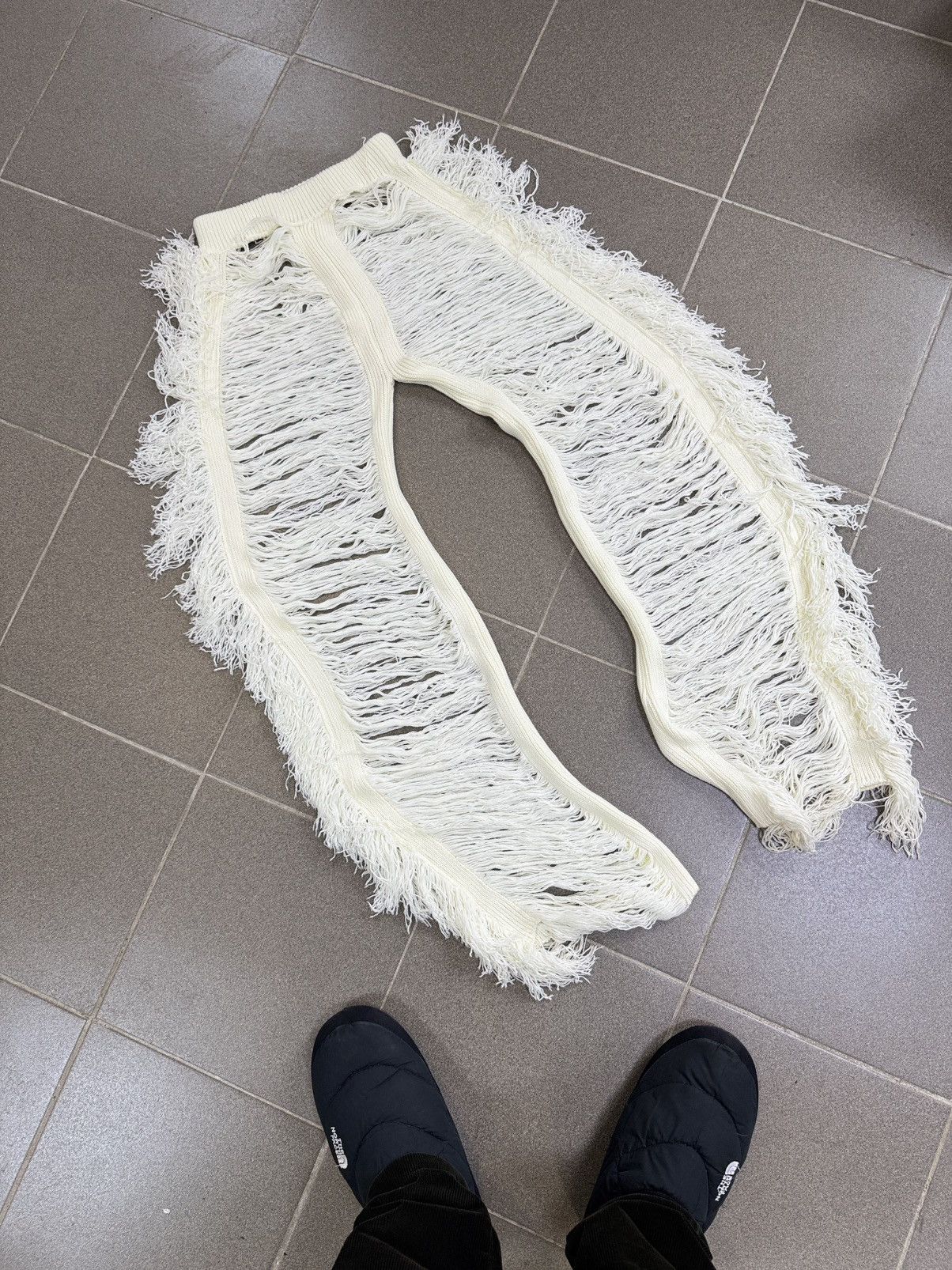 20471120 Very crazy white shredded extreme ripped pants Size 28" / US 6 / IT 42 - 2 Thumbnail