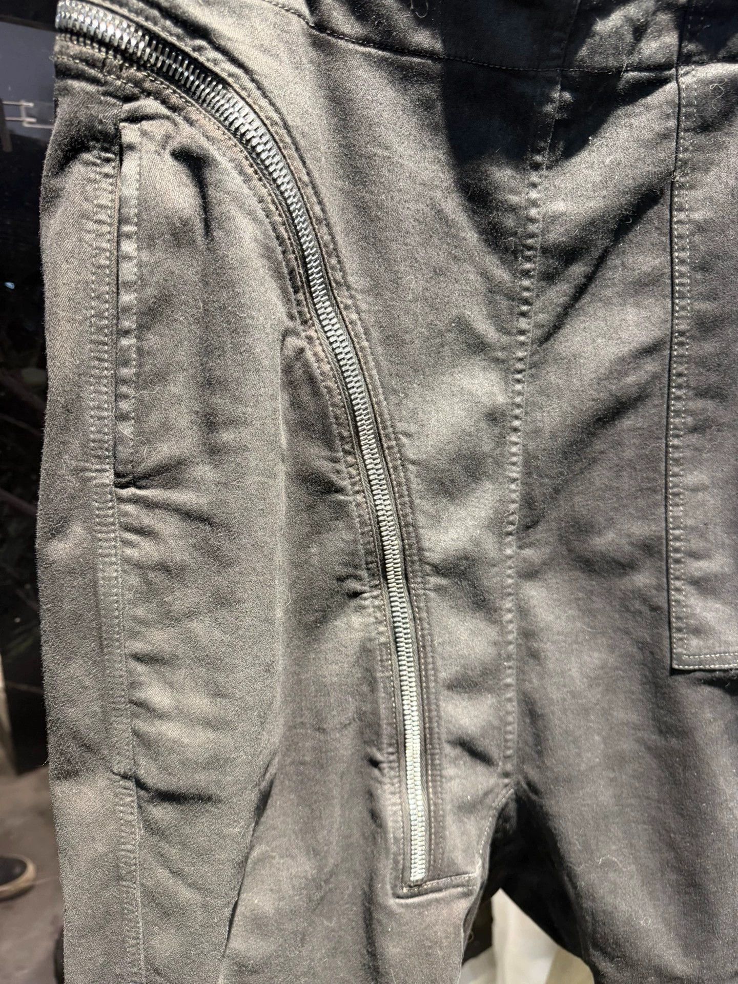 Rick Owens In stock Rick Owens diagonal zipper shorts, Size US 32 / EU 48 - 4 Thumbnail