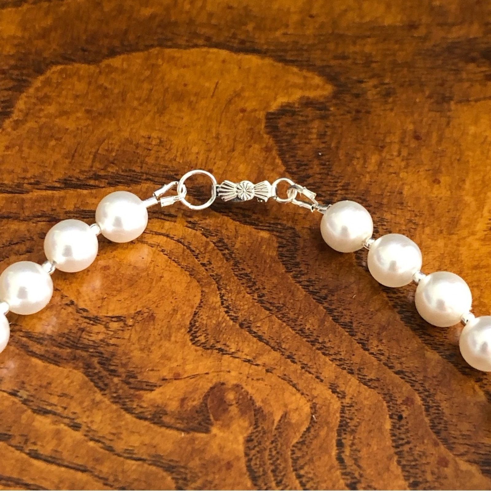 Vintage Vintage repaired hollow glass white pearl bracelet Size ONE SIZE - 3 Thumbnail