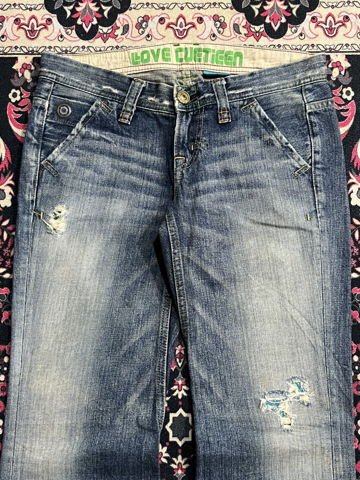 Japanese Brand Vintage Japanese Brand Low Rise Blue Wash Ripped Flare Jeans Size 30" / US 8 / IT 44 - 4 Thumbnail