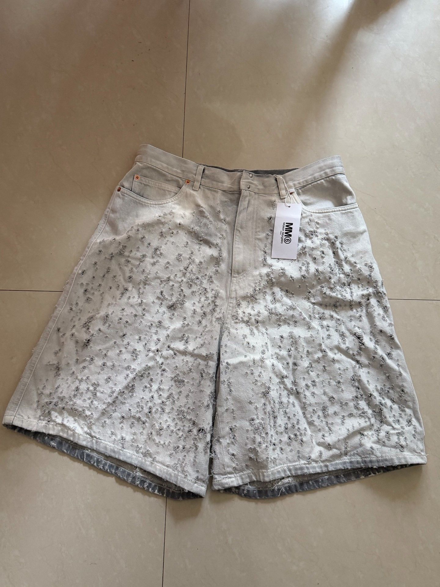 Maison Margiela Maison Margiela MM6 White Distressed Shorts Size US 31 - 1 Thumbnail