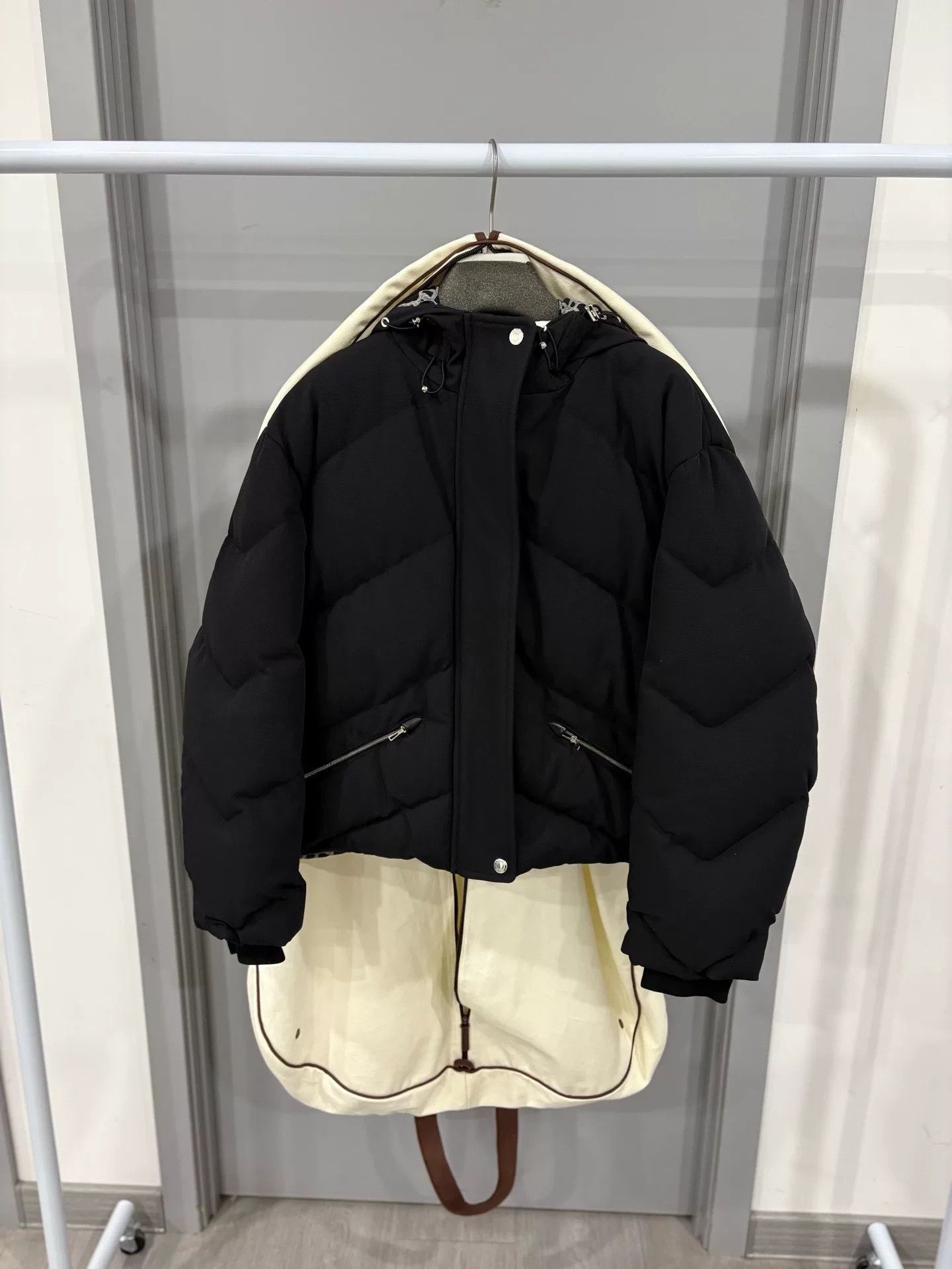 Hermes Hermes Short Down Jacket with Pig Nose Design Size US S / EU 44-46 / 1 - 1 Thumbnail