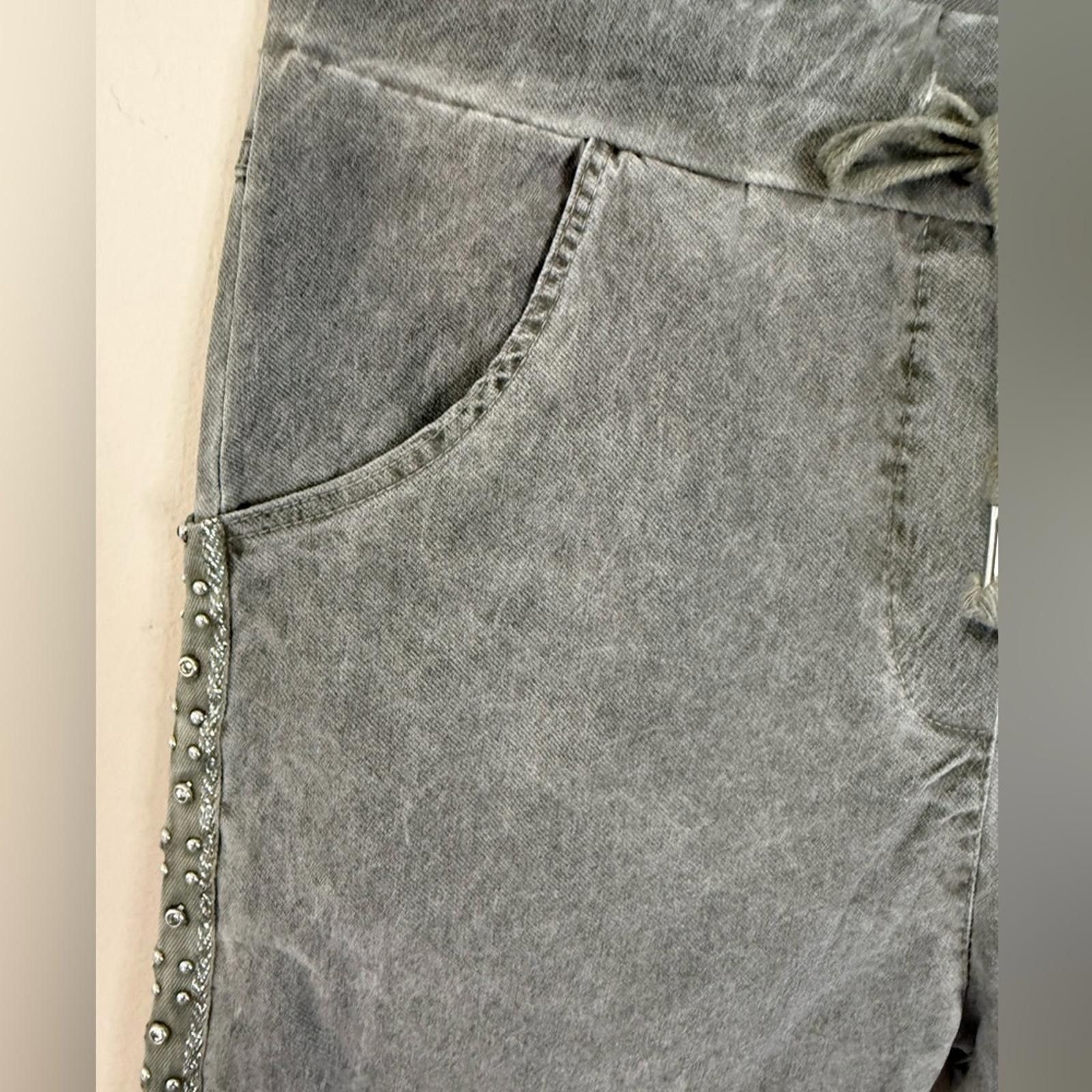 Other Morie’s Boutique gray jeans embroidered embellished SZ S/M Size 30" / US 8 / IT 44 - 2 Thumbnail