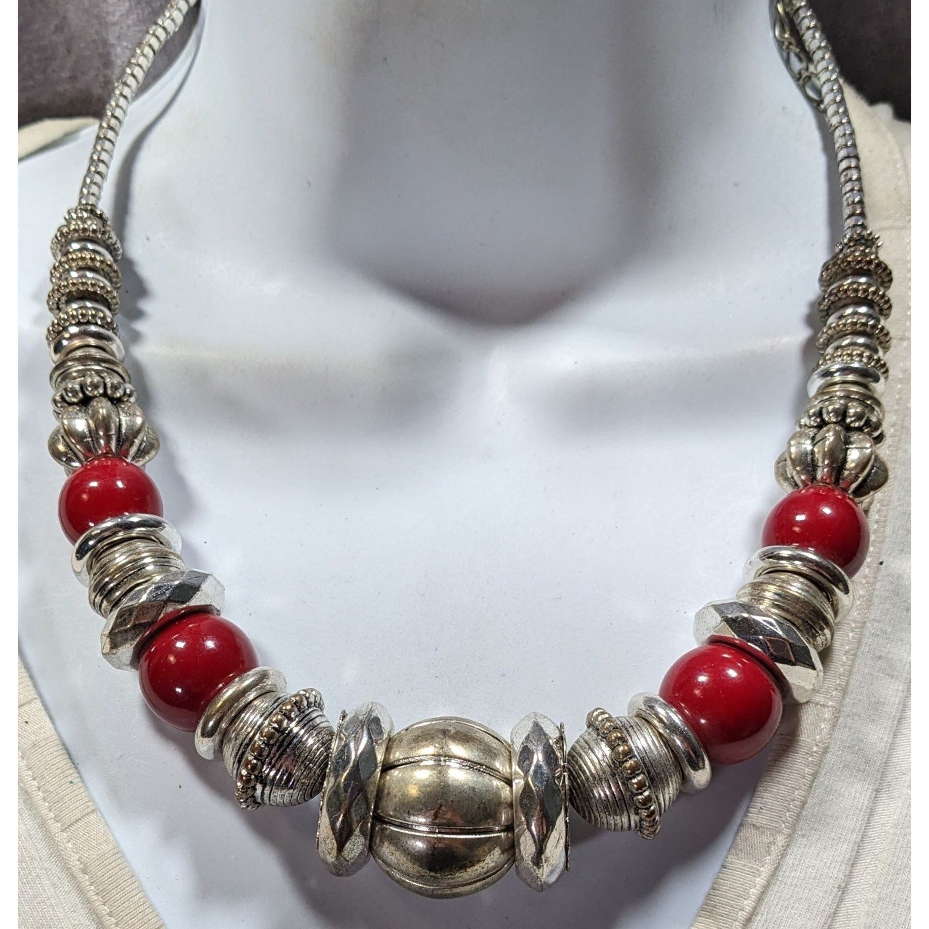 Other Retro Chunky Metallic Red And Silver Tone Beaded Necklace Size ONE SIZE - 4 Thumbnail