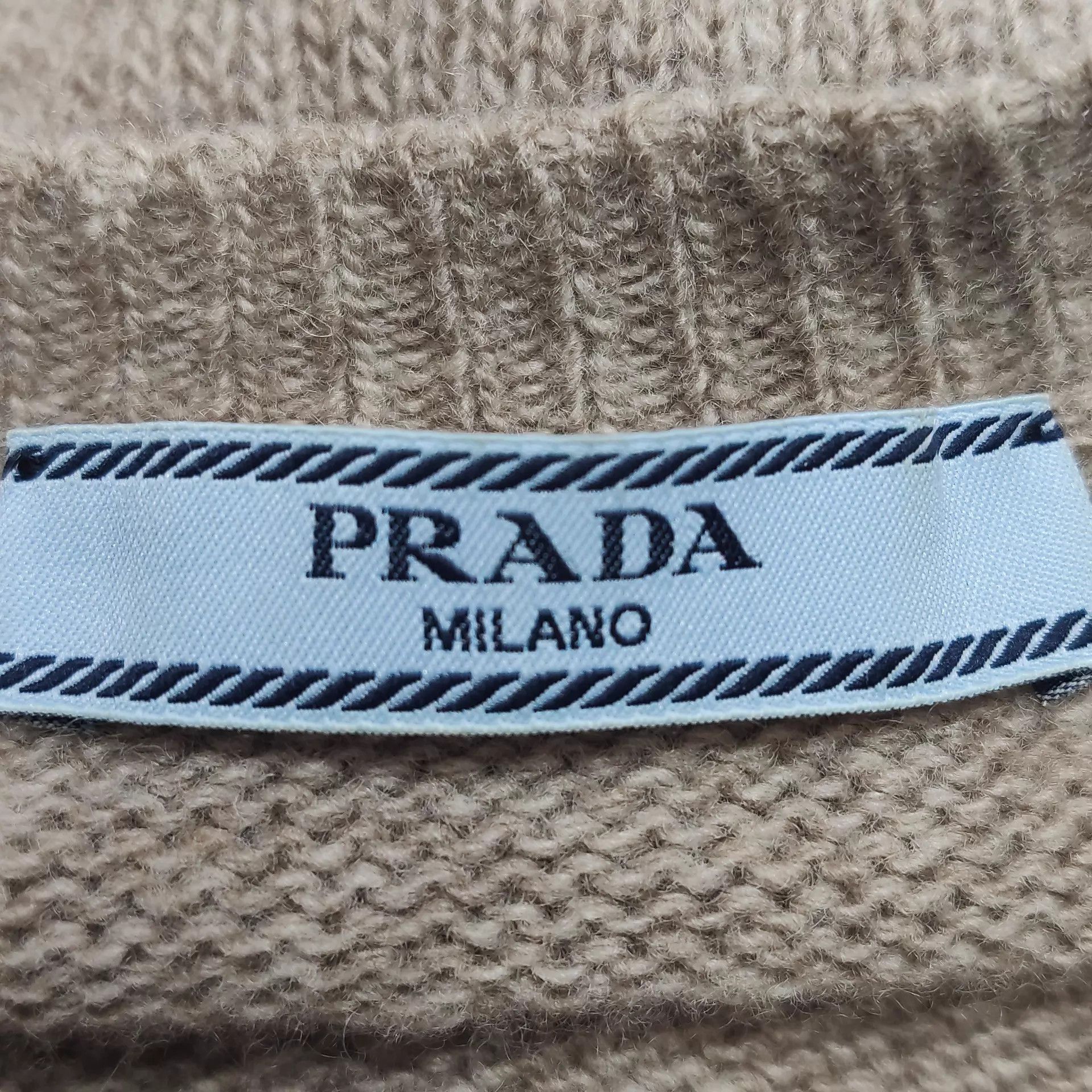 Prada Prada Women's button-up sweaters Size XS / US 0-2 / IT 36-38 - 5 Thumbnail