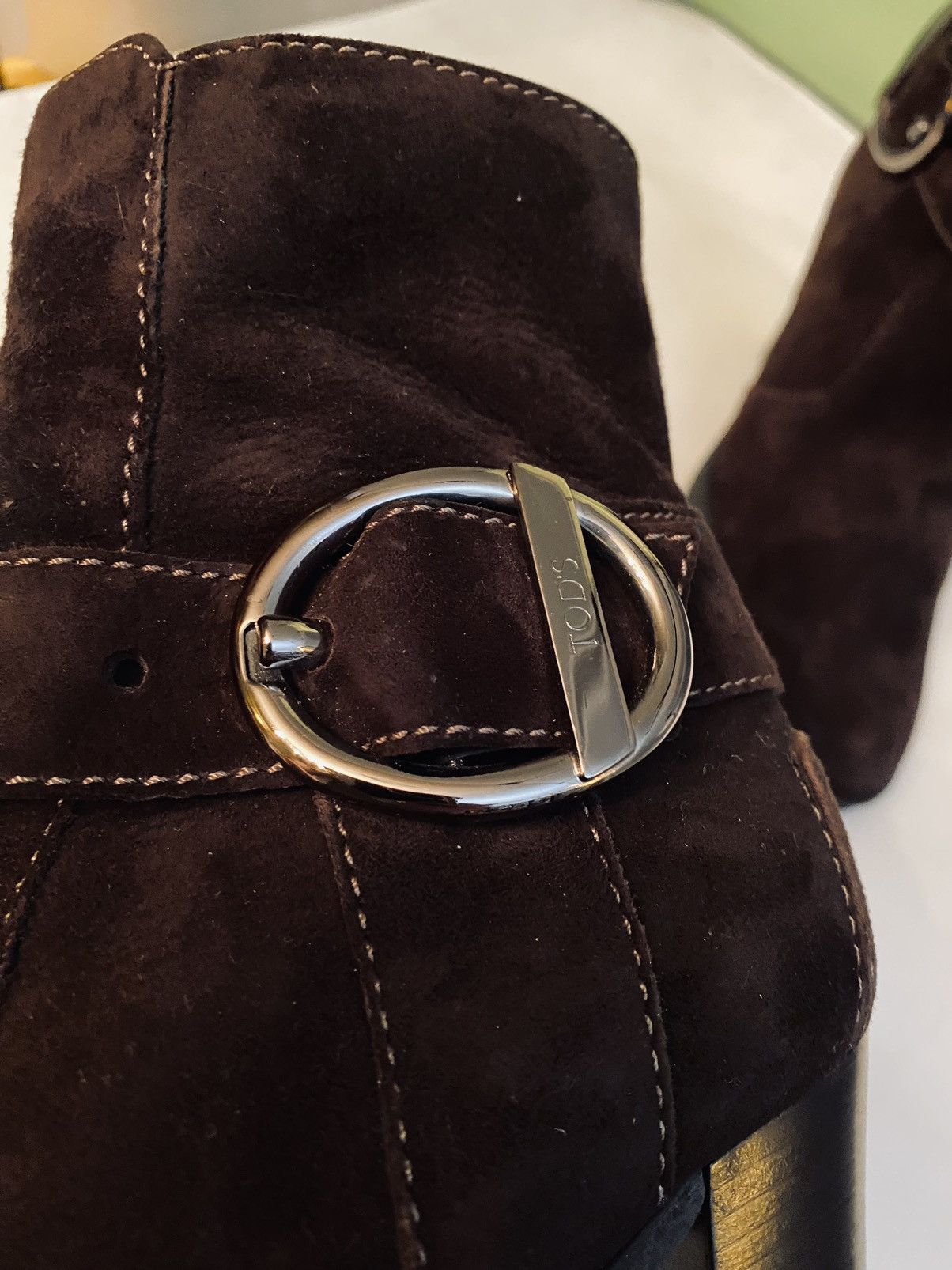 Tod's Tod’s 🇮🇹 brown suede medallion buckled ankle boots 6 UK VGC Size US 8.5 / IT 38.5 - 4 Thumbnail
