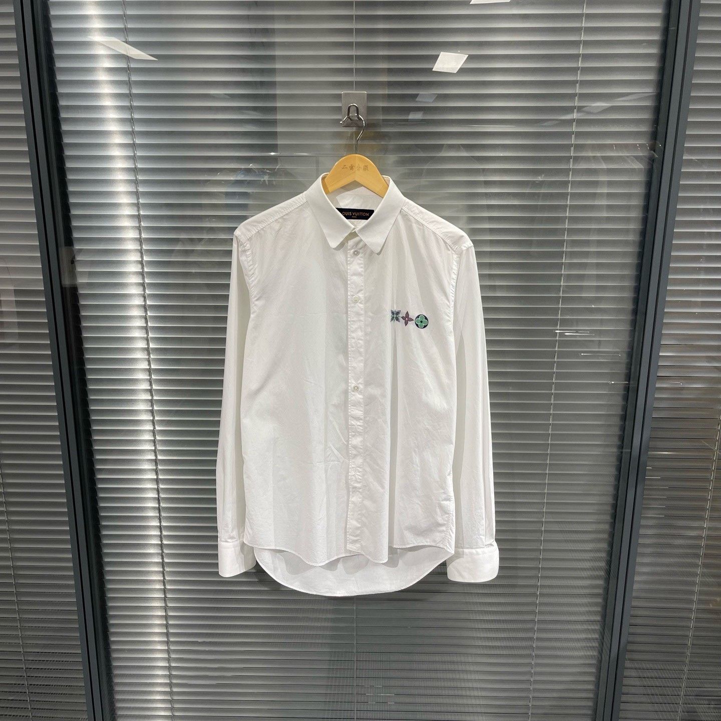 Louis Vuitton Louis Vuitton Classic Logo Embroidered Shirt Size US M / EU 48-50 / 2 - 1 Thumbnail