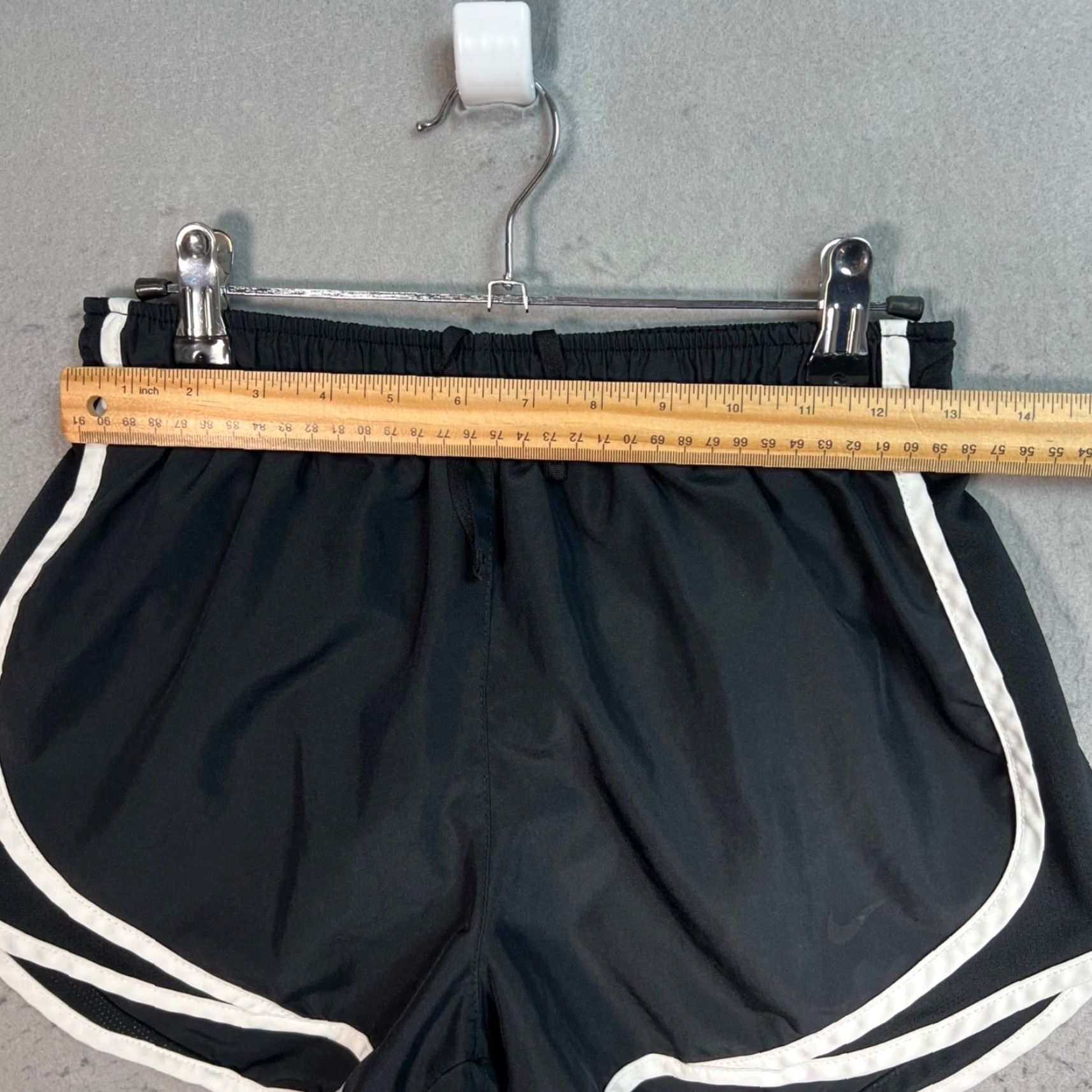 Nike Nike Shorts Dri-Fit Running Lined Drawstring Black White Small Womens Size 28" / US 6 / IT 42 - 4 Thumbnail