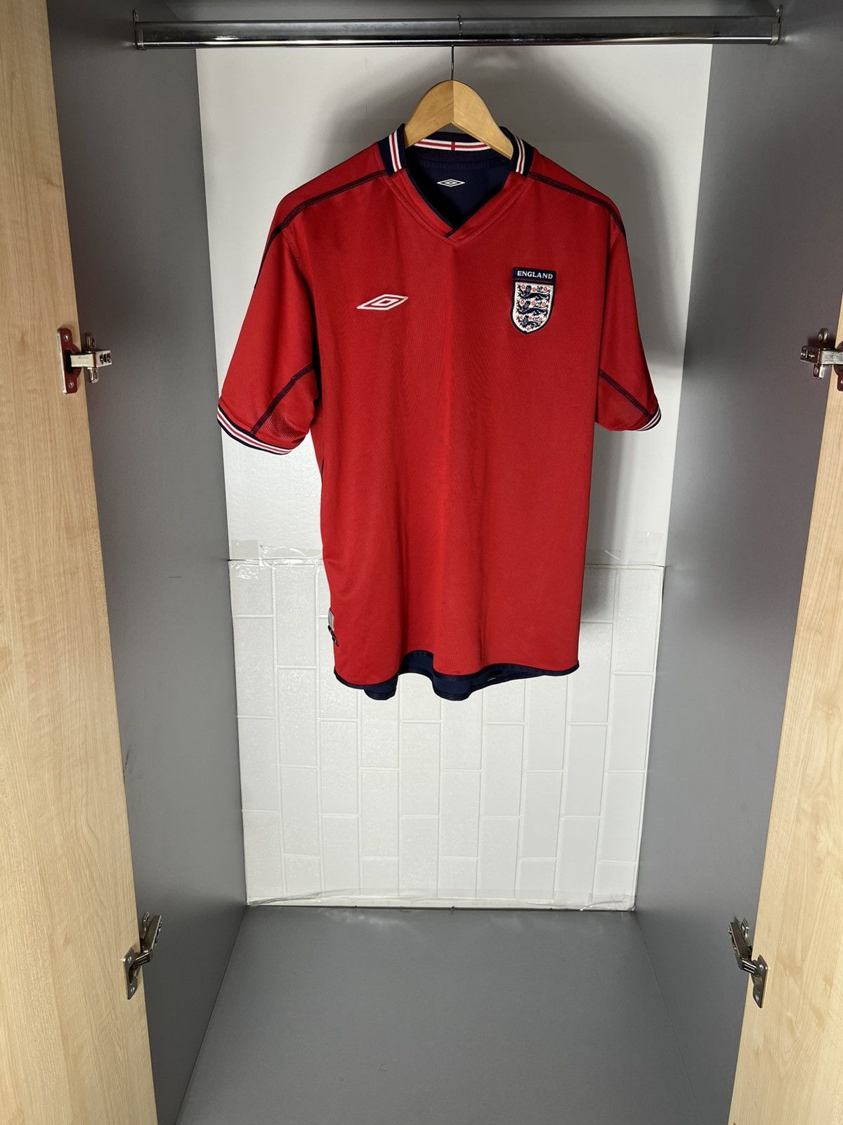 Umbro VINTAGE UMBRO ENGLAND RETRO SOCCER JERSEY MANCHESTER Y2K 90s Size US L / EU 52-54 / 3 - 6 Thumbnail