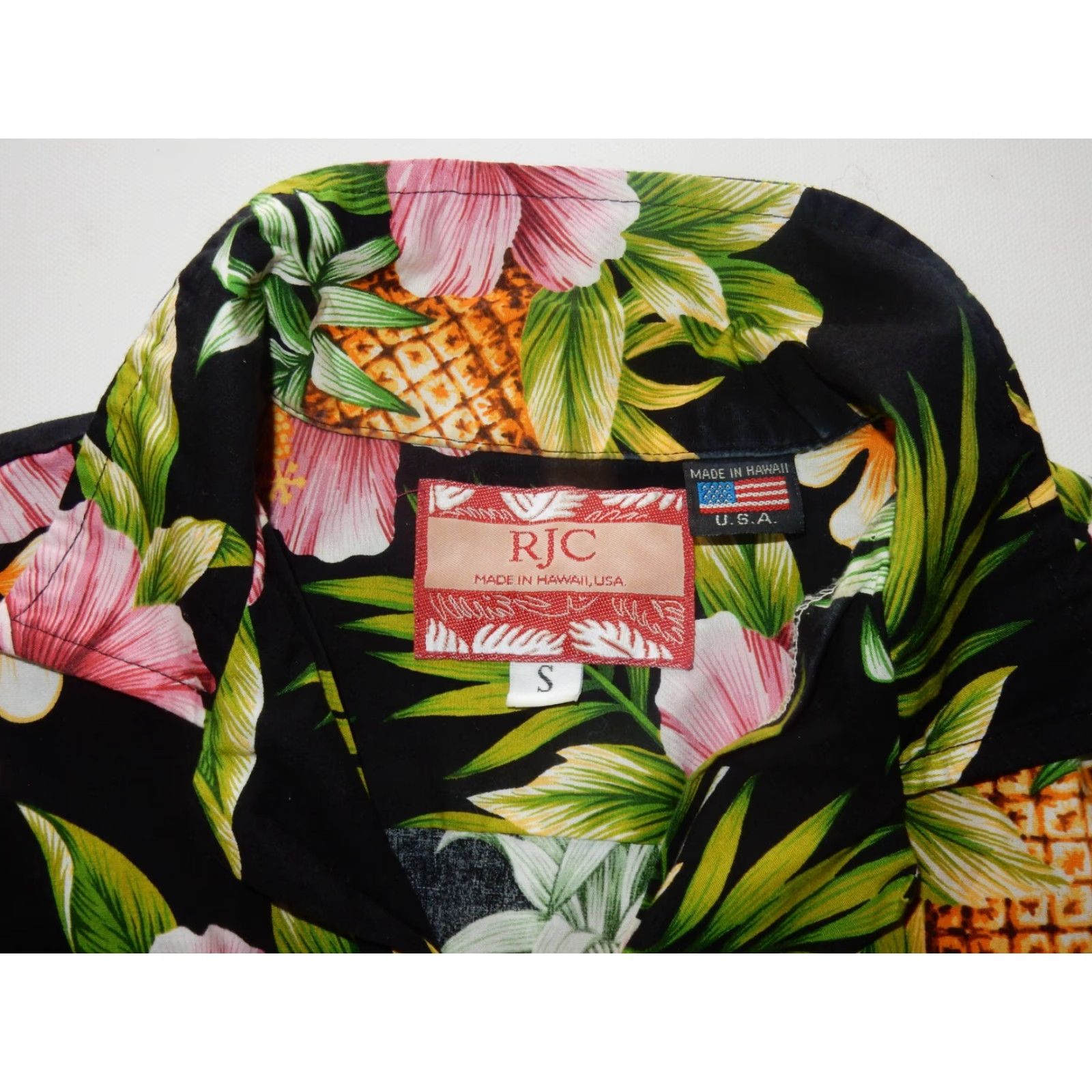 Vintage VINTAGE RJC Men's Hawaiian Shirt Short Sleeve Cotton Size S Pineapples Black Floral 90s Size US S / EU 44-46 / 1 - 4 Thumbnail
