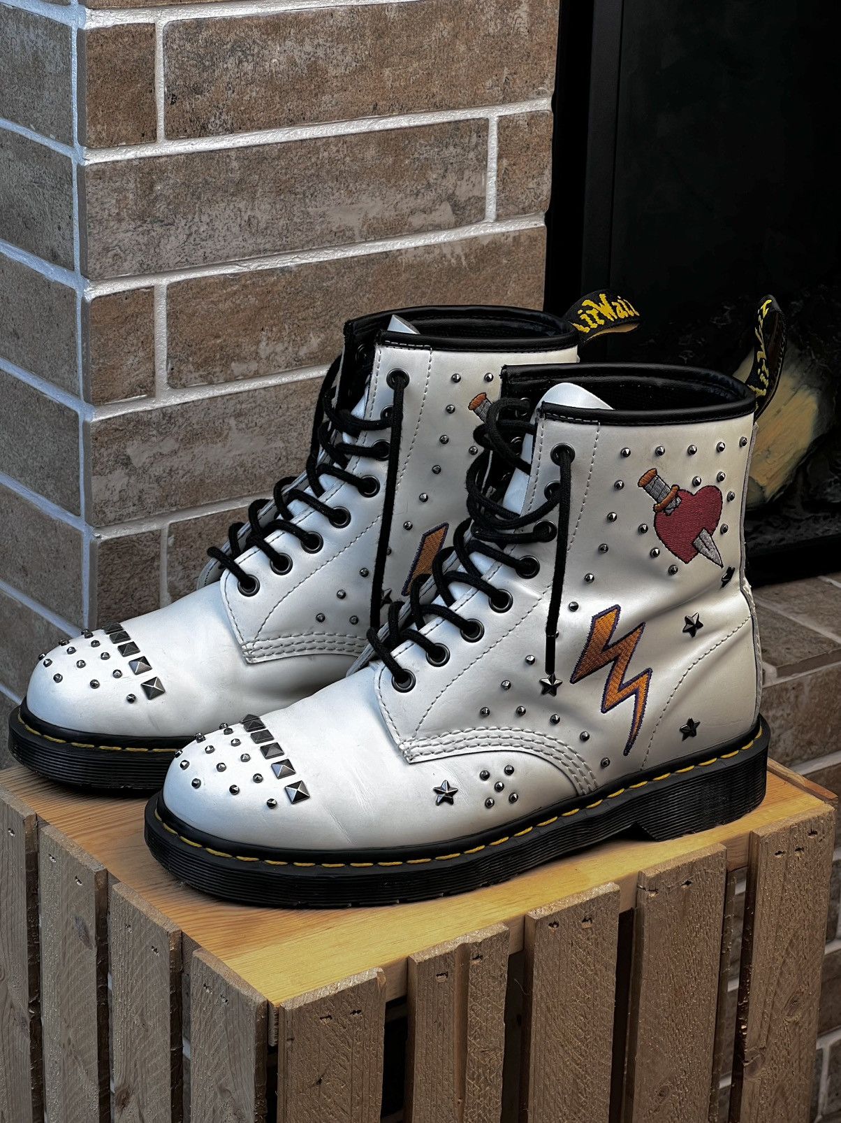 Dr. Martens Dr. Martens White Biker Smooth Boots with Studs Sculls Size US 10 / IT 40 - 2 Thumbnail