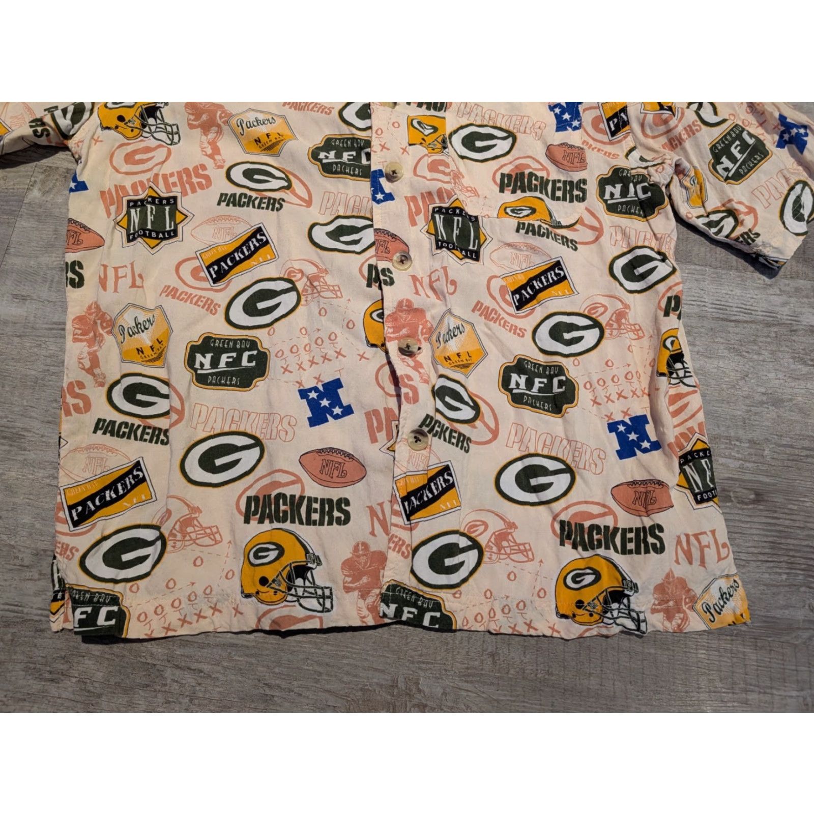 NFL VINTAGE Green Bay Packers AOP Hawaiian Shirt Mens Beige Short Sleeve Button Up Size S/M Size US S / EU 44-46 / 1 - 5 Thumbnail