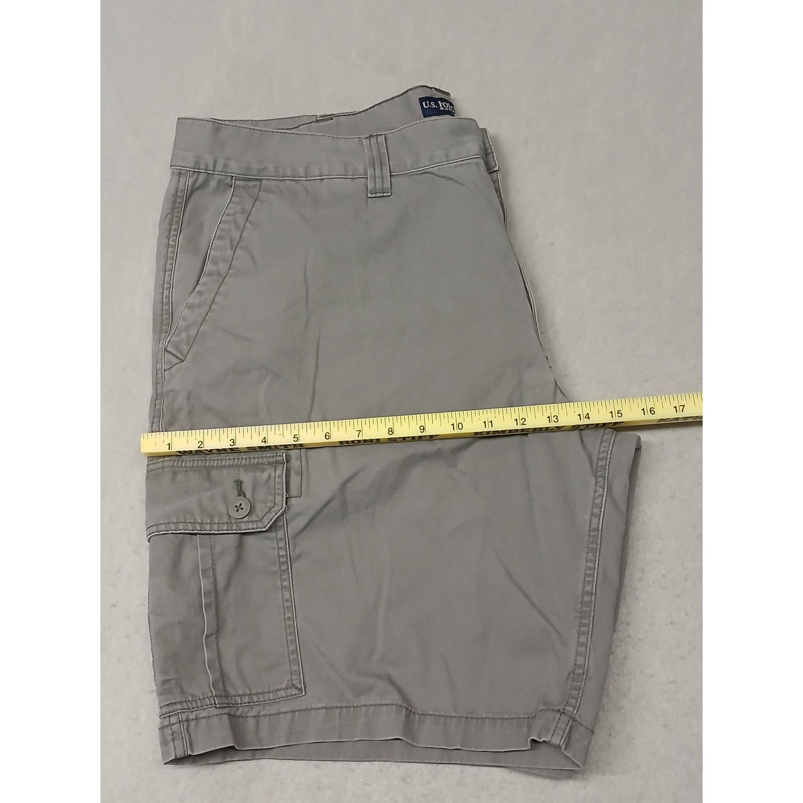 U.S. Polo Assn. U.S. Polo Assn. (44) Men's Gray Cargo Khaki Relaxed Shorts Size US 44 / EU 60 - 4 Thumbnail