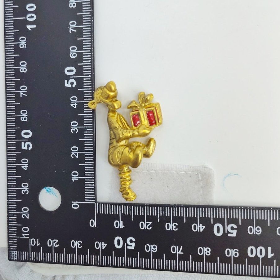 Disney Disney Winnie the Pooh Gold-Toned Holiday Brooch Size ONE SIZE - 8 Thumbnail