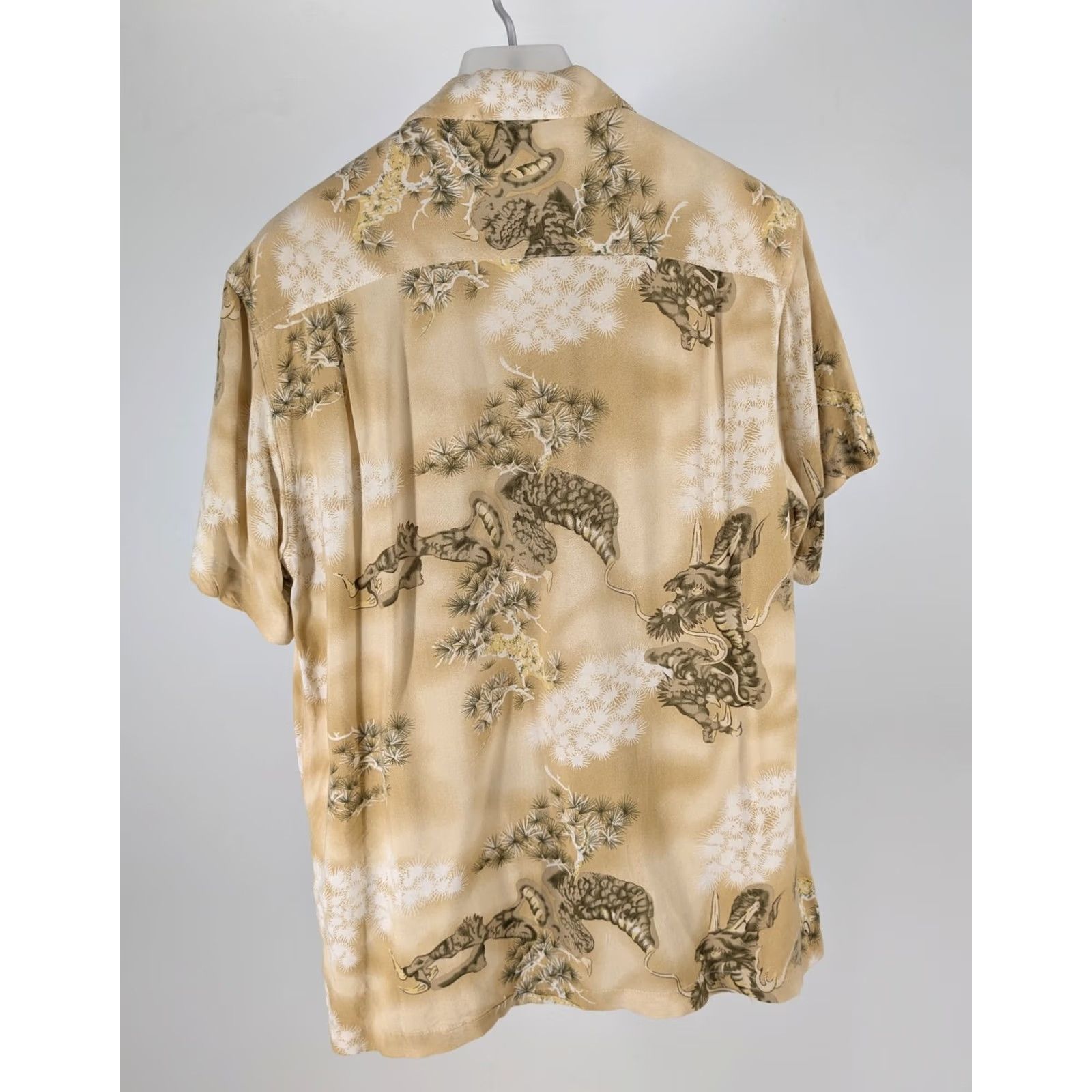 Vintage VINTAGE Styled by Originals Hawaiian Surf Dragon Rayon Camp Shirt Japan 40s Vtg Repro Mens Medium Beige Short Sleeve Button-Up Collared 40 in Chest Size US M / EU 48-50 / 2 - 3 Thumbnail