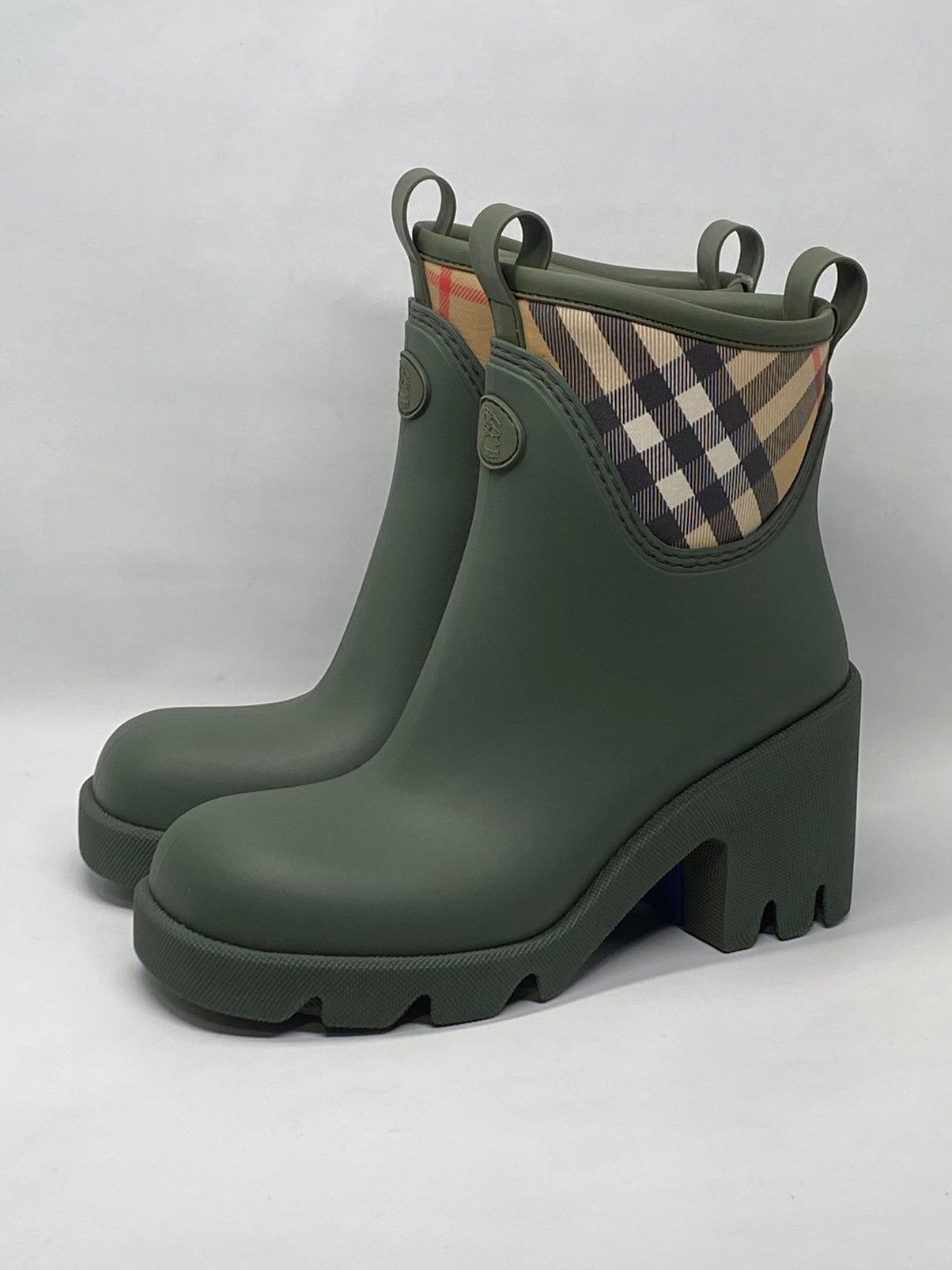 Burberry Burberry Rubber Marsh Stamp Heeled Low Boots​ size 37 Size US 7 / IT 37 - 1 Thumbnail