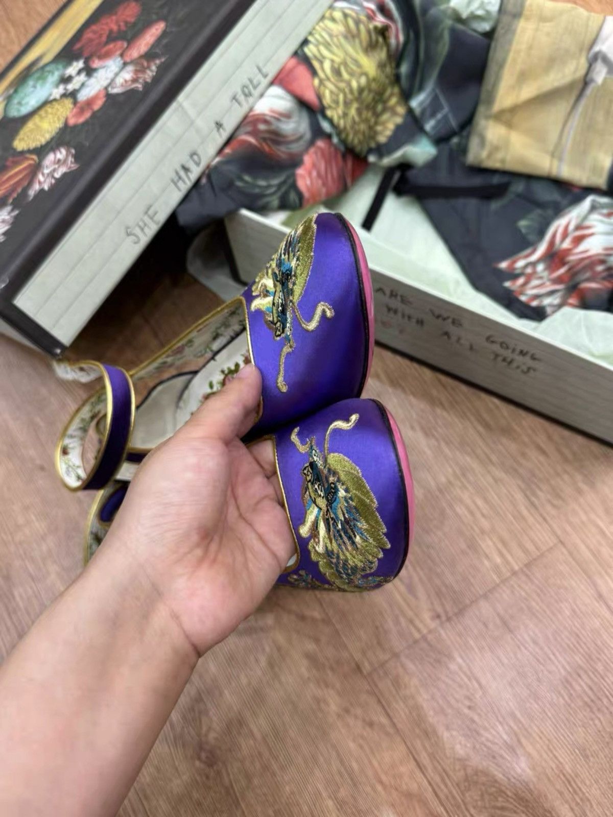 Gucci Rare Gucci Runway Satin Embroidered Dragon Caspar Pumps Size US 7.5 / IT 37.5 - 12 Thumbnail