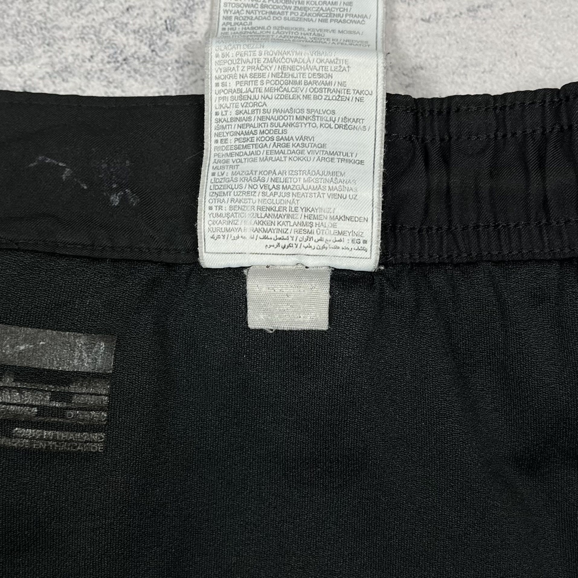 Nike Nike Manchester United Away Soccer Shorts 2009/2010 Size US 32 / EU 48 - 10 Thumbnail