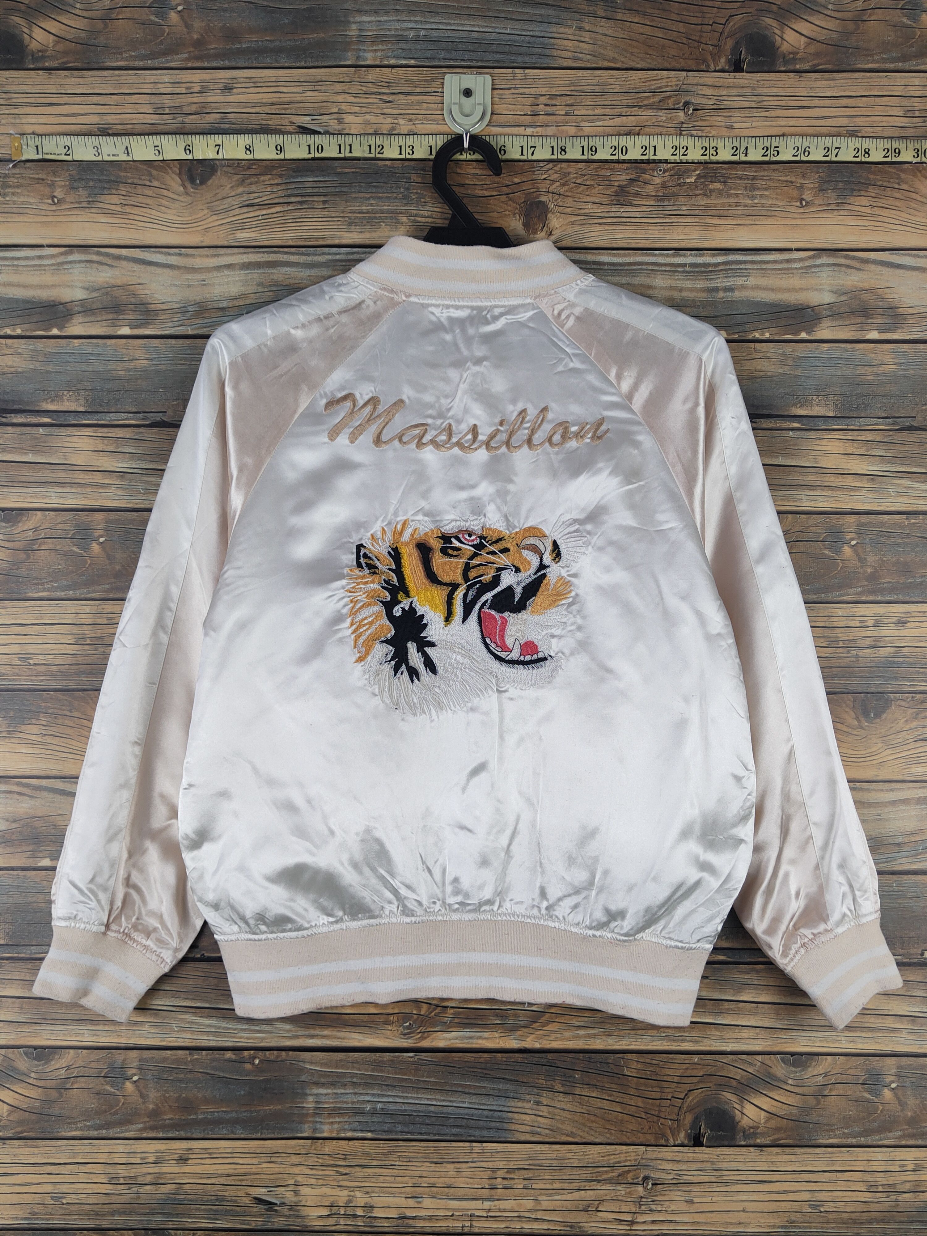 Japanese Brand DL Browny Tiger Ivory Sweaters #1692 Size US S / EU 44-46 / 1 - 1 Thumbnail