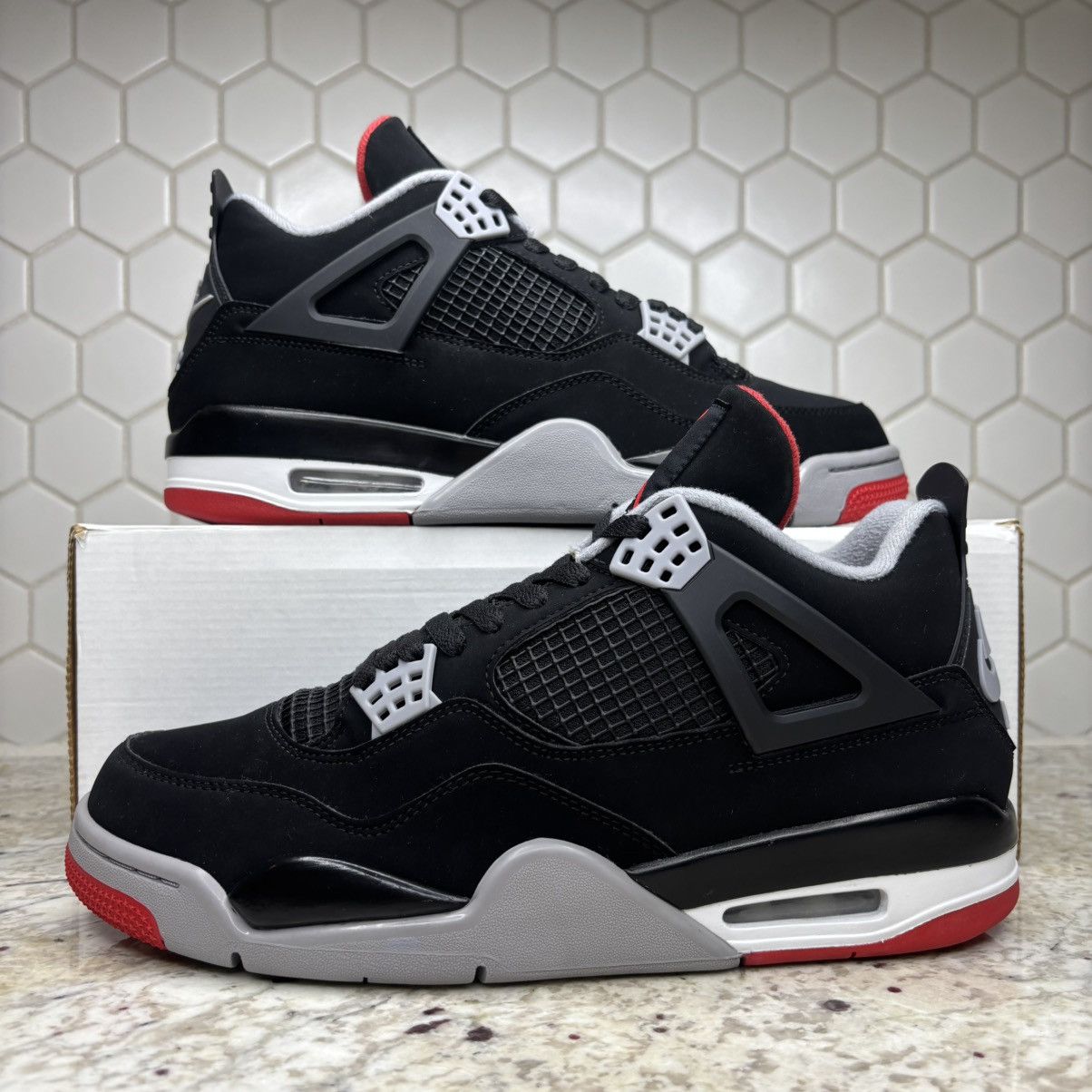 Jordan Brand Size 10.5 - Jordan 4 Retro OG Bred 2019 WORN 2-3x W/Box Size US 10.5 / EU 43-44 - 1 Thumbnail
