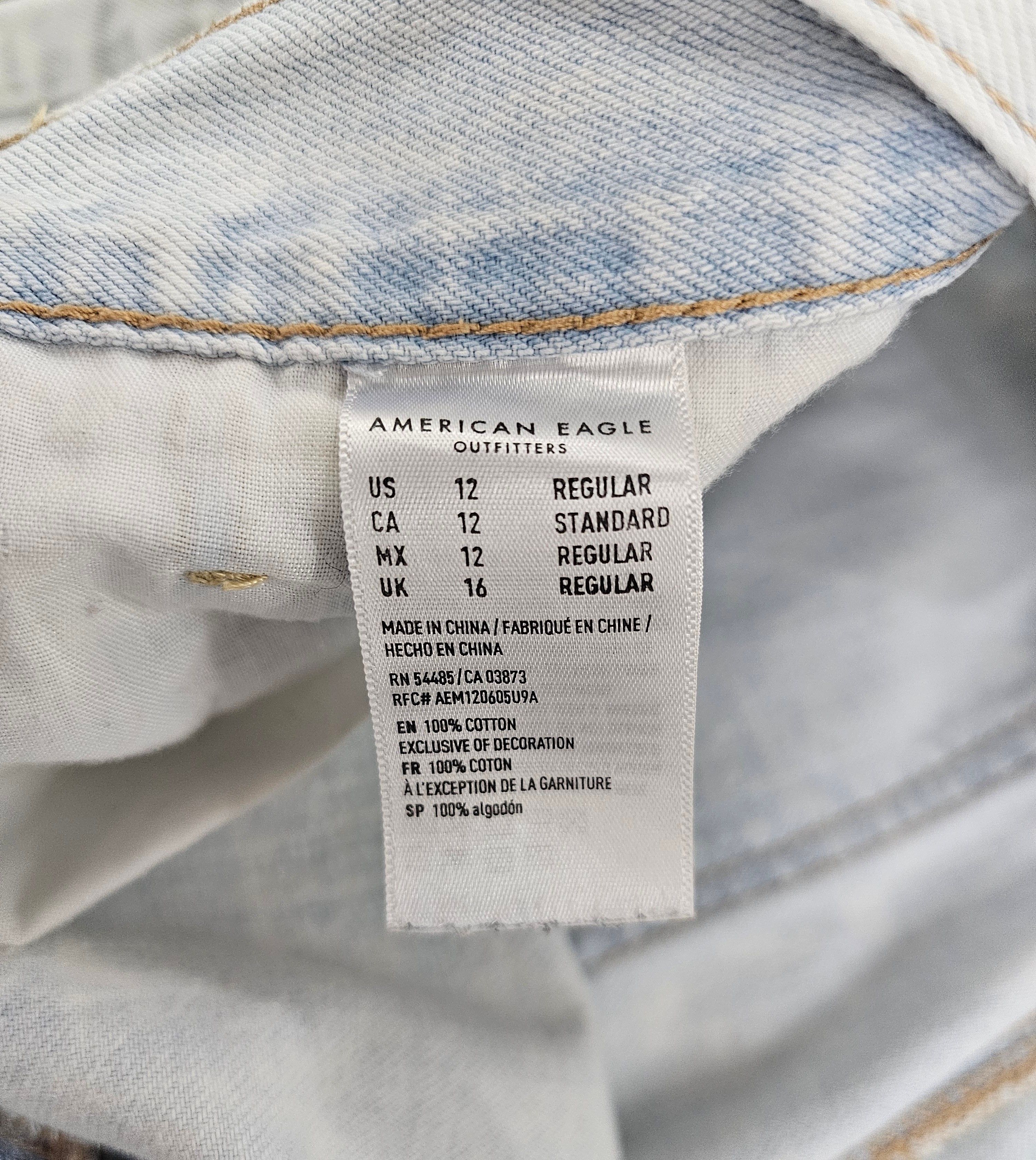 American Eagle Outfitters American Eagle Mom Jean Distressed Light Wash Women's 12 Size 36" / US 14 / IT 50 - 4 Thumbnail