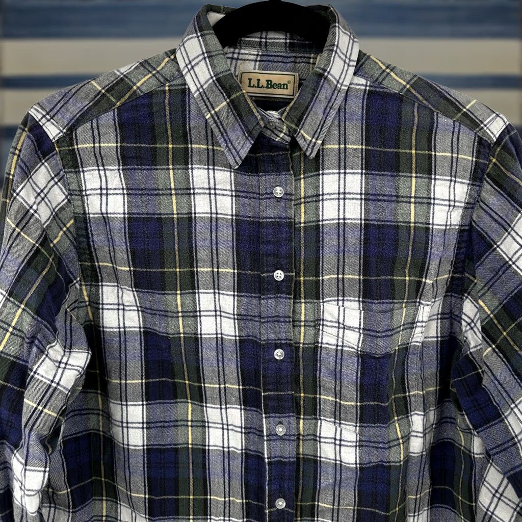Vintage VINTAGE LL Bean Plaid Flannel Button-Down Shirt Long Sleeve Gray White Size 10 Women’s Button-Up Casual Workwear Autumn Winter Size L / US 10 / IT 46 - 1 Thumbnail