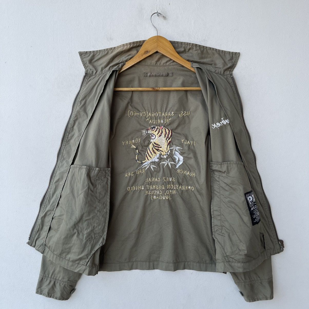 Avirex Vintage 90s Avirex USS Saratoga CV-60 Tour Souvenir Jacket Size US M / EU 48-50 / 2 - 3 Thumbnail