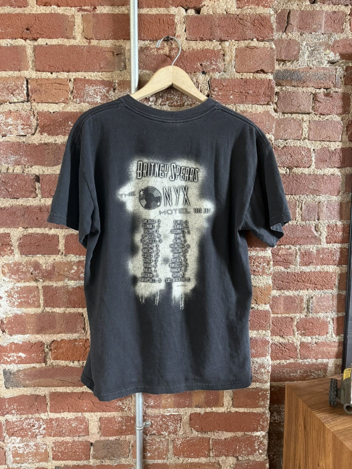 Vintage Vtg Britney Spears at the onyx t shirt size M Size US M / EU 48-50 / 2 - 2 Thumbnail