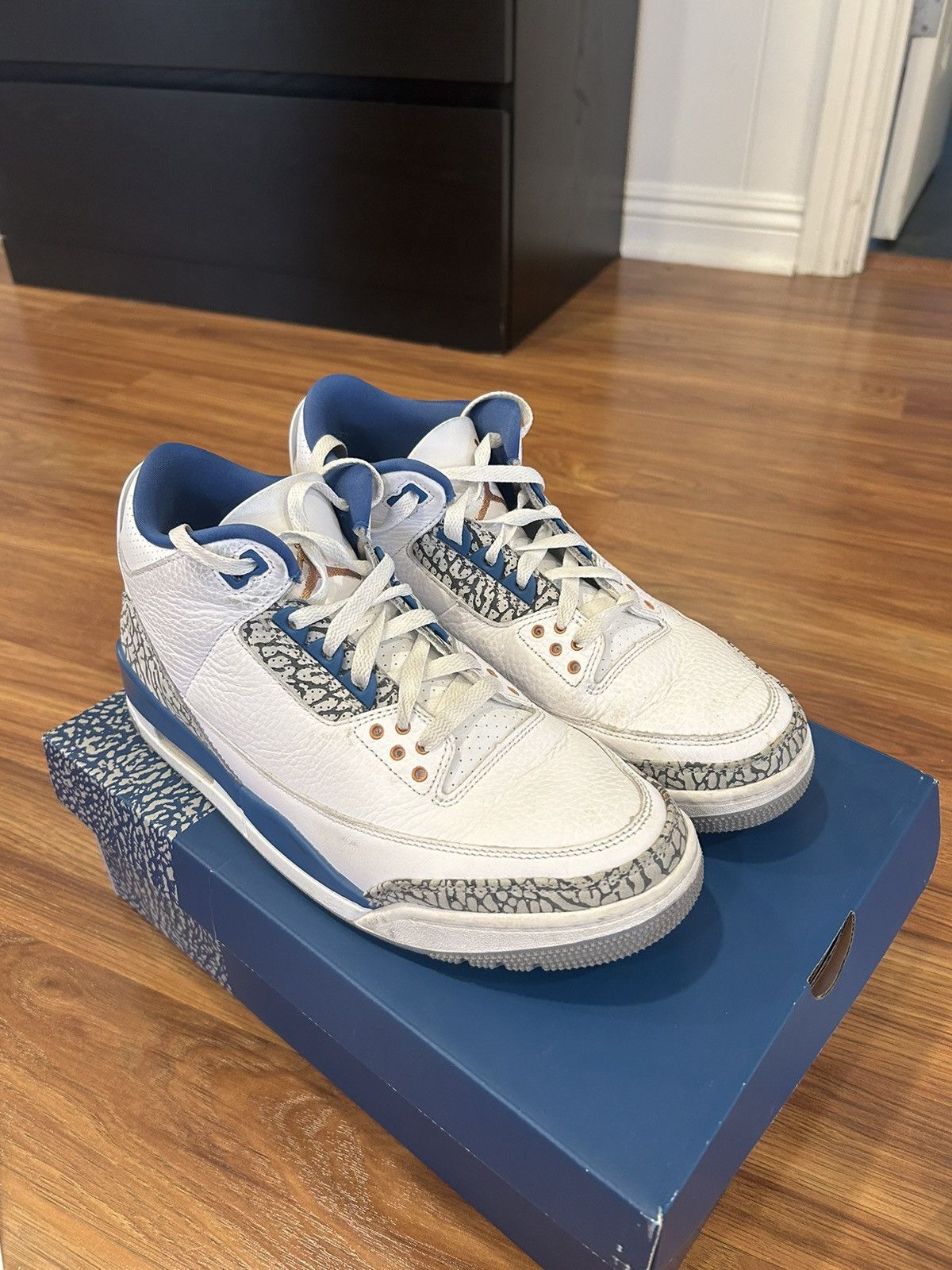 Jordan Brand Jordan 3 Retro Wizards Size US 9.5 / EU 42-43 - 1 Thumbnail