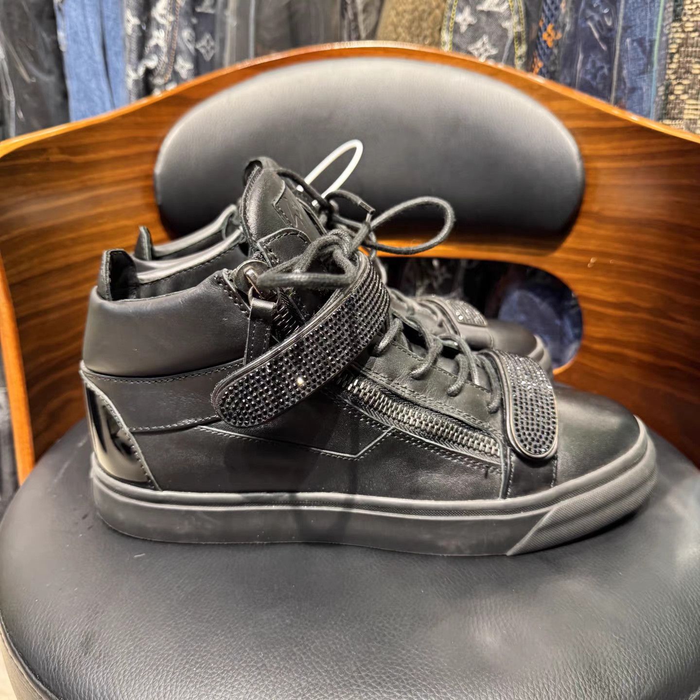 Giuseppe Zanotti giuseppe zanotti Leather Sneakers with Crystal Velcro K15 Size US 8 / EU 41 - 4 Thumbnail