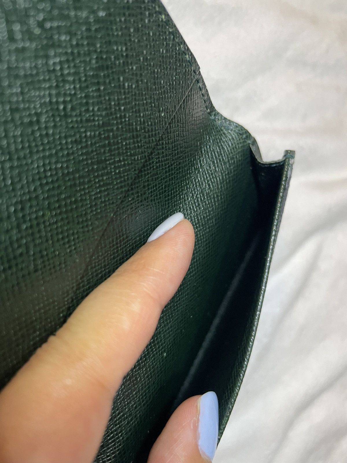 Louis Vuitton Louis Vuitton taiga green card case Size ONE SIZE - 7 Thumbnail