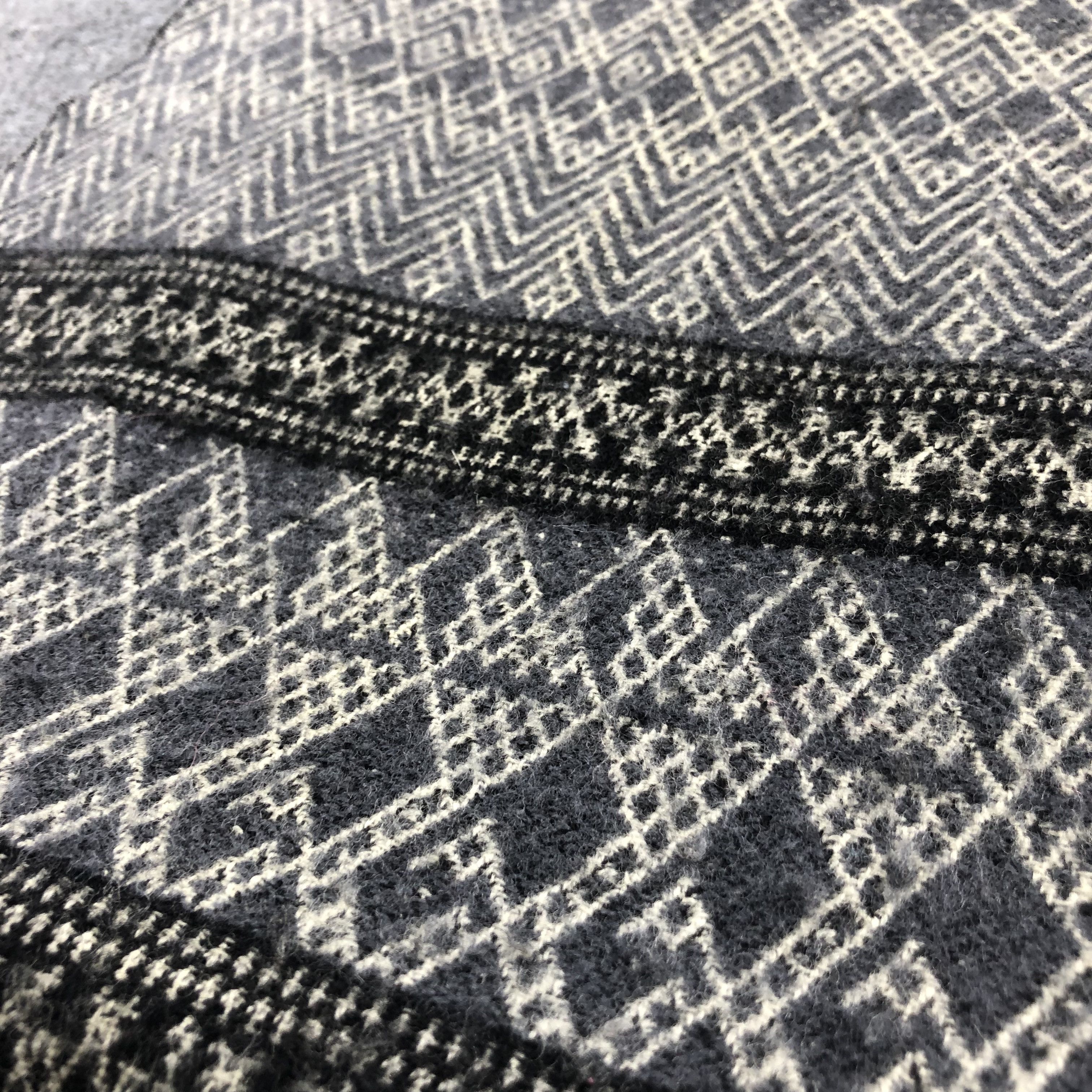 Kenzo Kenzo Native Design Wool Scarf Muffler V845 Size ONE SIZE - 5 Thumbnail
