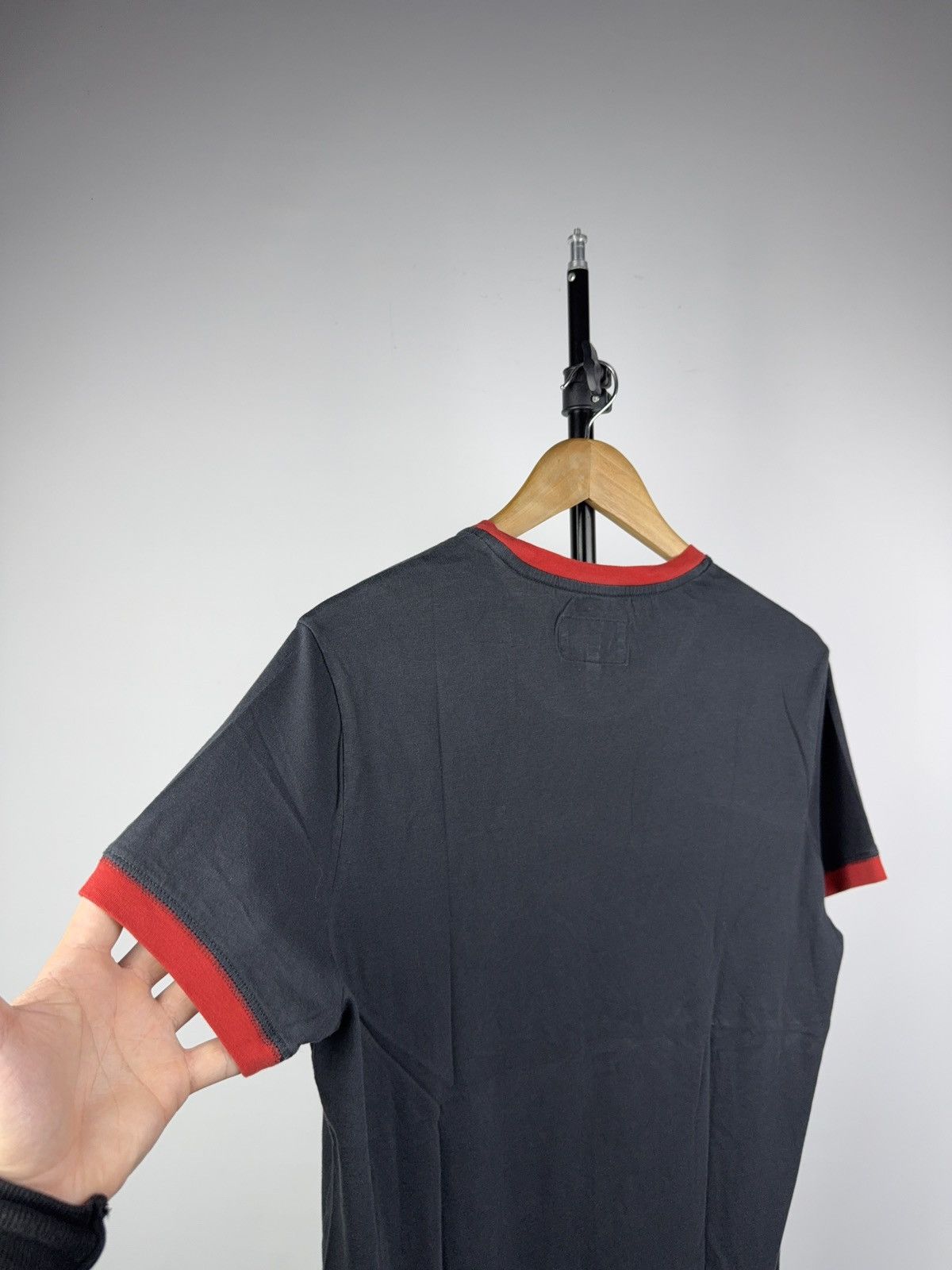 Armani Retro 00s Armani Jeans Red Trim Logo Ringer T-Shirt Navy Size US L / EU 52-54 / 3 - 12 Thumbnail