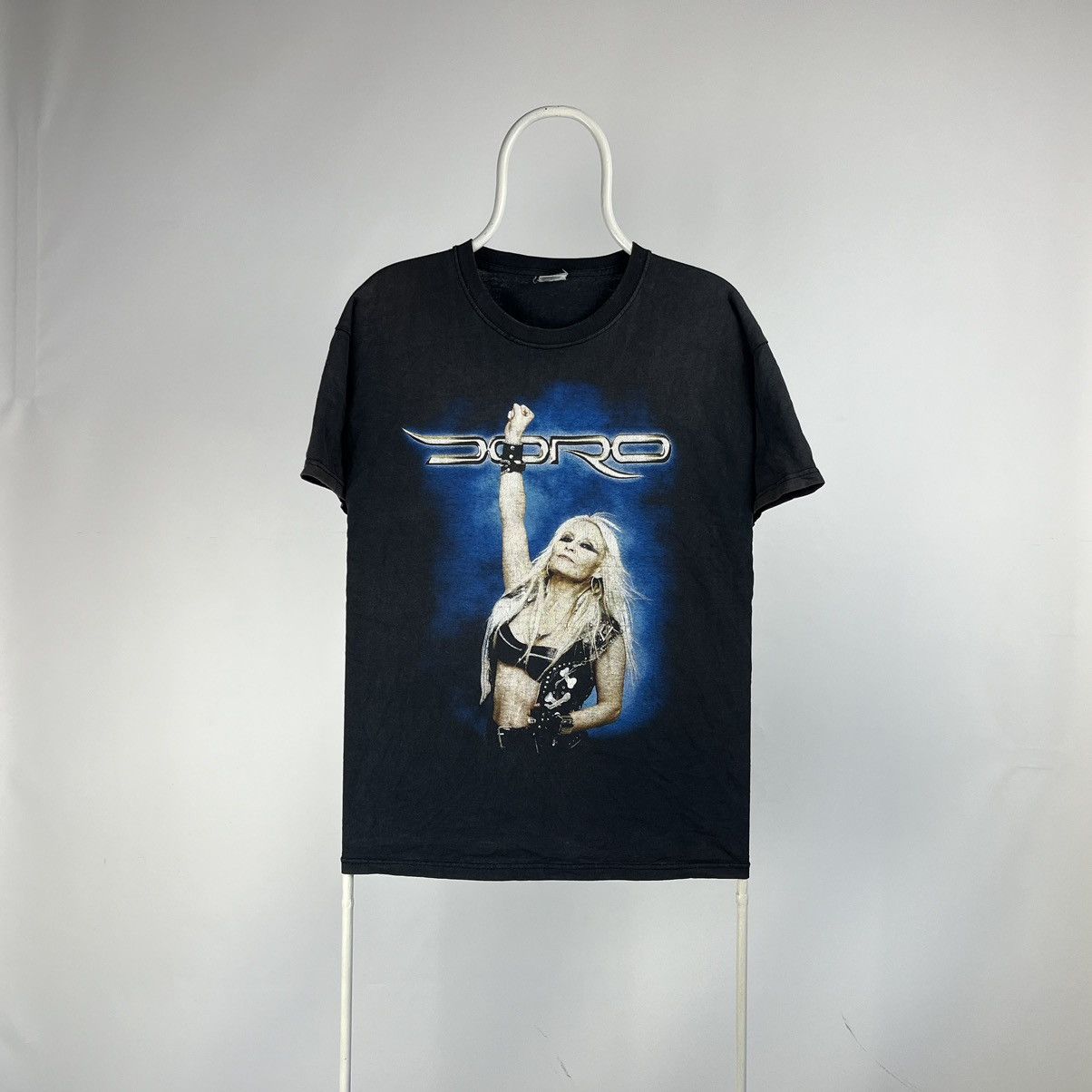 Band Tees Vintage Doro Metal queen Tshirt first tour size XLarge Size US XL / EU 56 / 4 - 1 Thumbnail