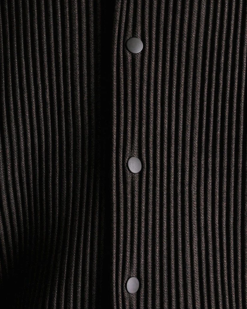 Homme Plisse Issey Miyake o1s1v1r1oon0925 Kersey Pleats Bomber Jacket in Black Size US XL / EU 56 / 4 - 5 Thumbnail