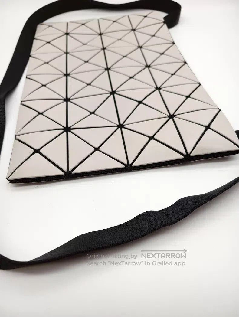 Issey Miyake Issey Miyake White Rhombus Shoulder Bag Size ONE SIZE - 2 Thumbnail