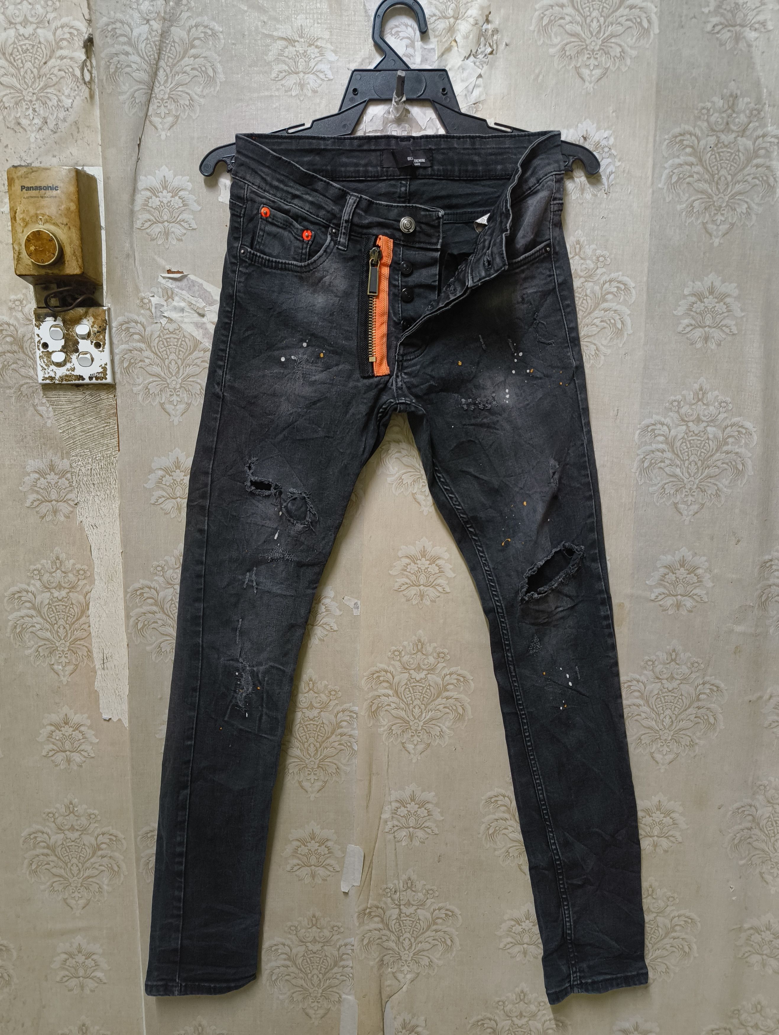 Japanese Brand BLVCK DENIM DISTRESSED ART JEANS SKINNY FIT Size US 30 / EU 46 - 2 Thumbnail