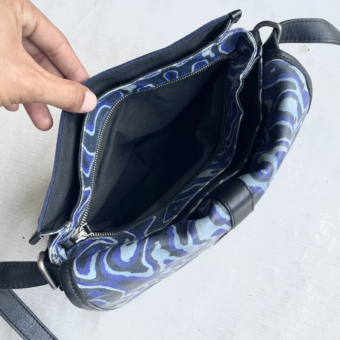 Diesel × Diesel Black Gold 🔥 RARE DIESEL BLACK GOLD REVERSIBLE LEATHER CROSSBODY Size ONE SIZE - 11 Thumbnail