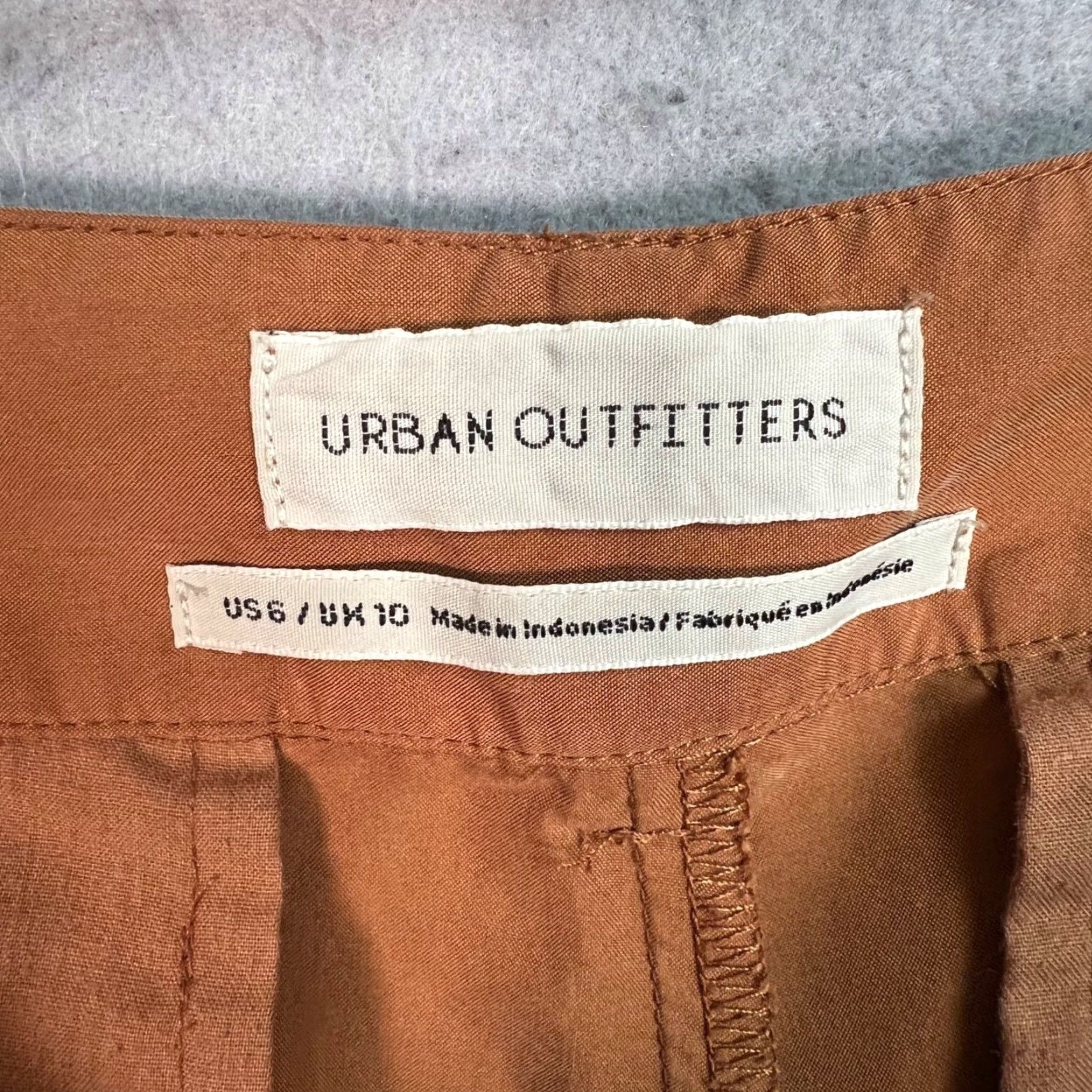 Urban Outfitters VINTAGE Urban Outfitters Womens High-Waisted Trousers Size 6 Brown Wide-Leg Pants Inseam 26" Modal/Polyester Shoes? Size ONE SIZE - 3 Thumbnail