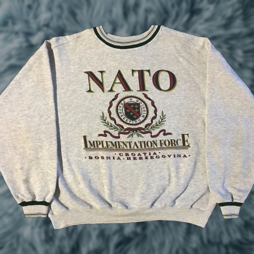 Vintage VINTAGE NATO Peacekeeping 90s Boxy Sweatshirt Hoodie M Gray Military Grunge 80s 90s Army USA Mens Size US M / EU 48-50 / 2 - 1 Thumbnail