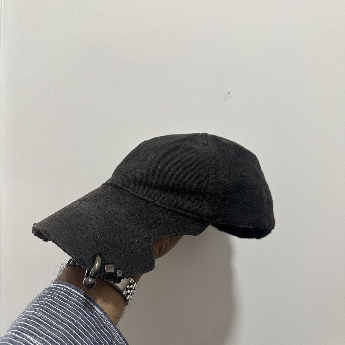 Balenciaga Balenciaga Piercing Hat Size ONE SIZE - 1 Thumbnail