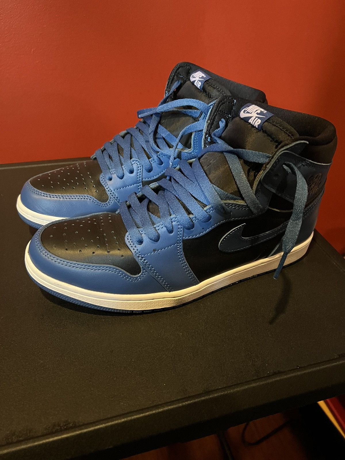 Jordan Brand × Nike Air Jordan Retro 1 High OG Dark Marina Blue Size US 10.5 / EU 43-44 - 1 Thumbnail