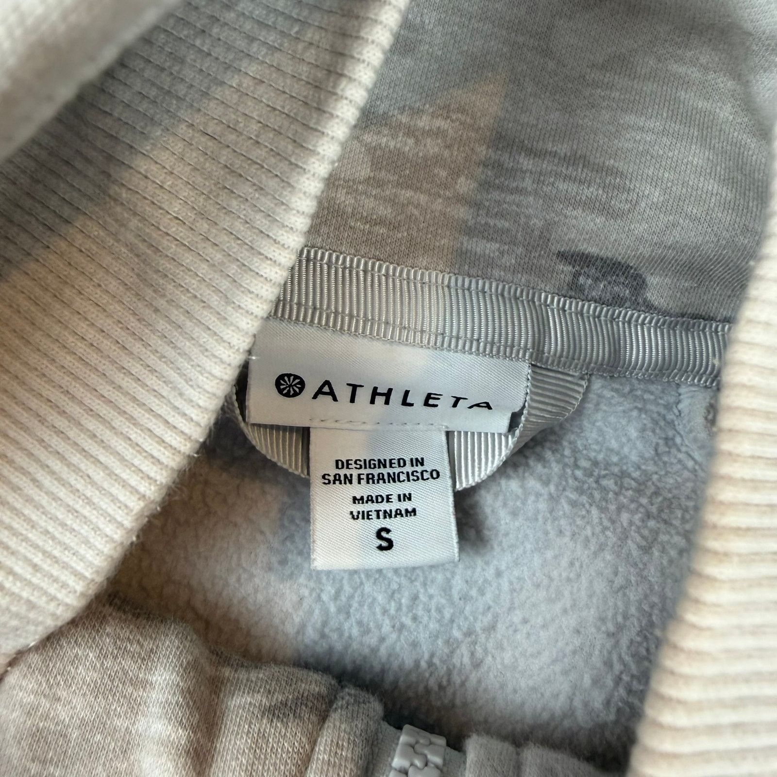 Athleta Athleta Camo Zip Hoodie Small Gray White Size S / US 4 / IT 40 - 3 Thumbnail