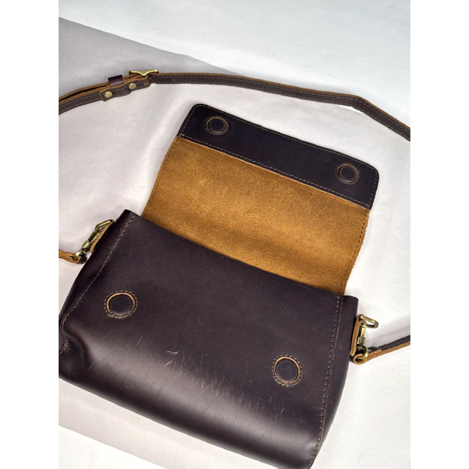 Vintage Portland Leather Crossbody Shoulder Bag Purse Brown Adjustable Strap Women Crossbody Leather Rubs Scratches Size ONE SIZE - 4 Thumbnail