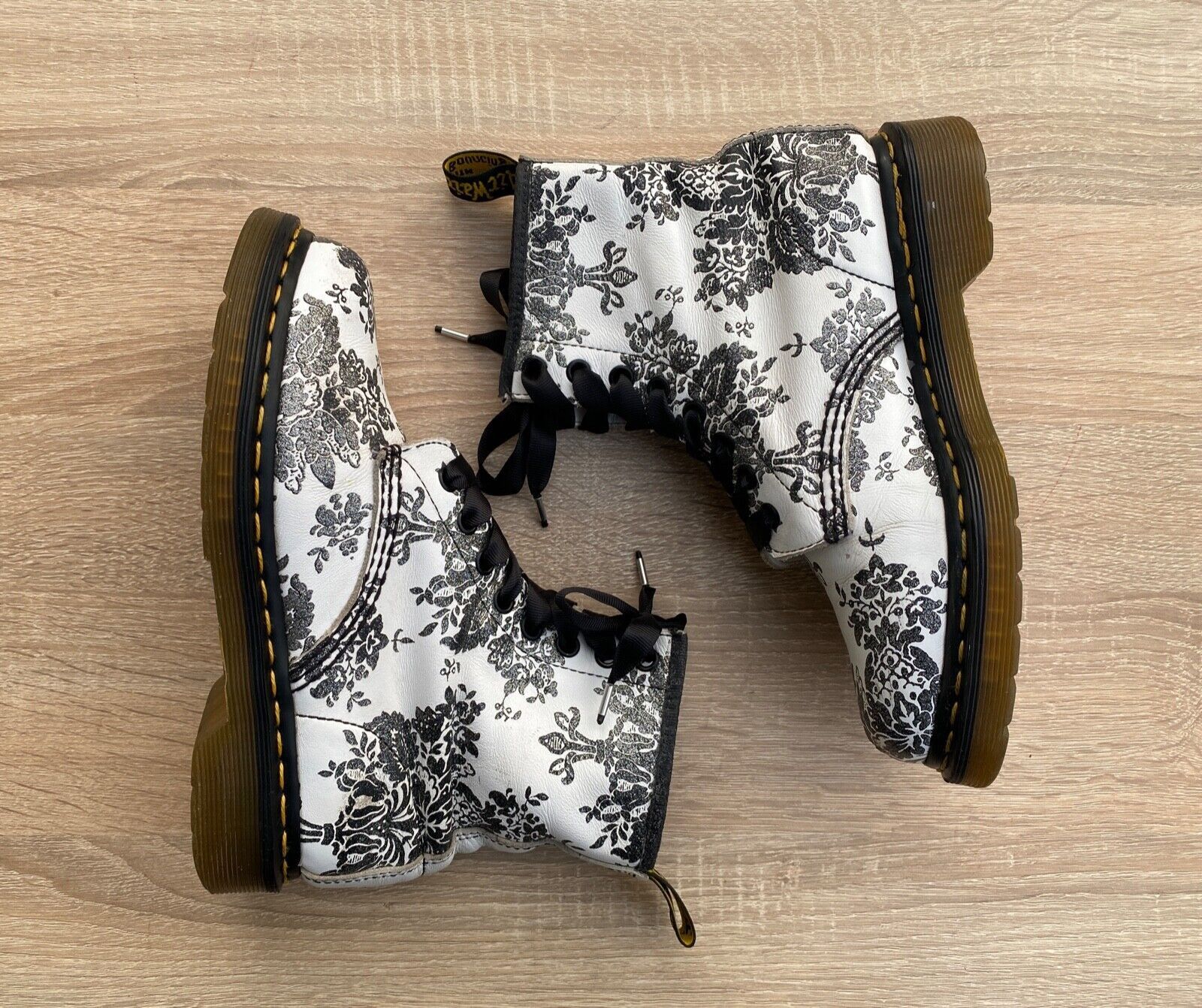 Dr. Martens Dr. Martens 1460 W Floral Printed Size US 6 / IT 36 - 6 Thumbnail