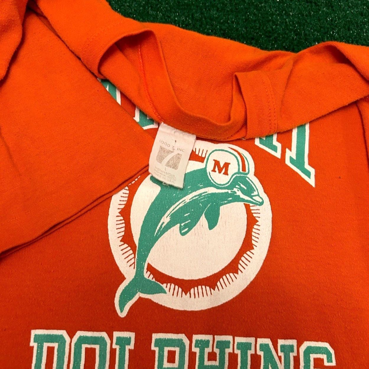 Logo 7 VINTAGE Miami Dolphins NFL Classic Logo 1980s VTG Shirt L Orange Men's Large 80s Sports Logo Size US L / EU 52-54 / 3 - 2 Thumbnail