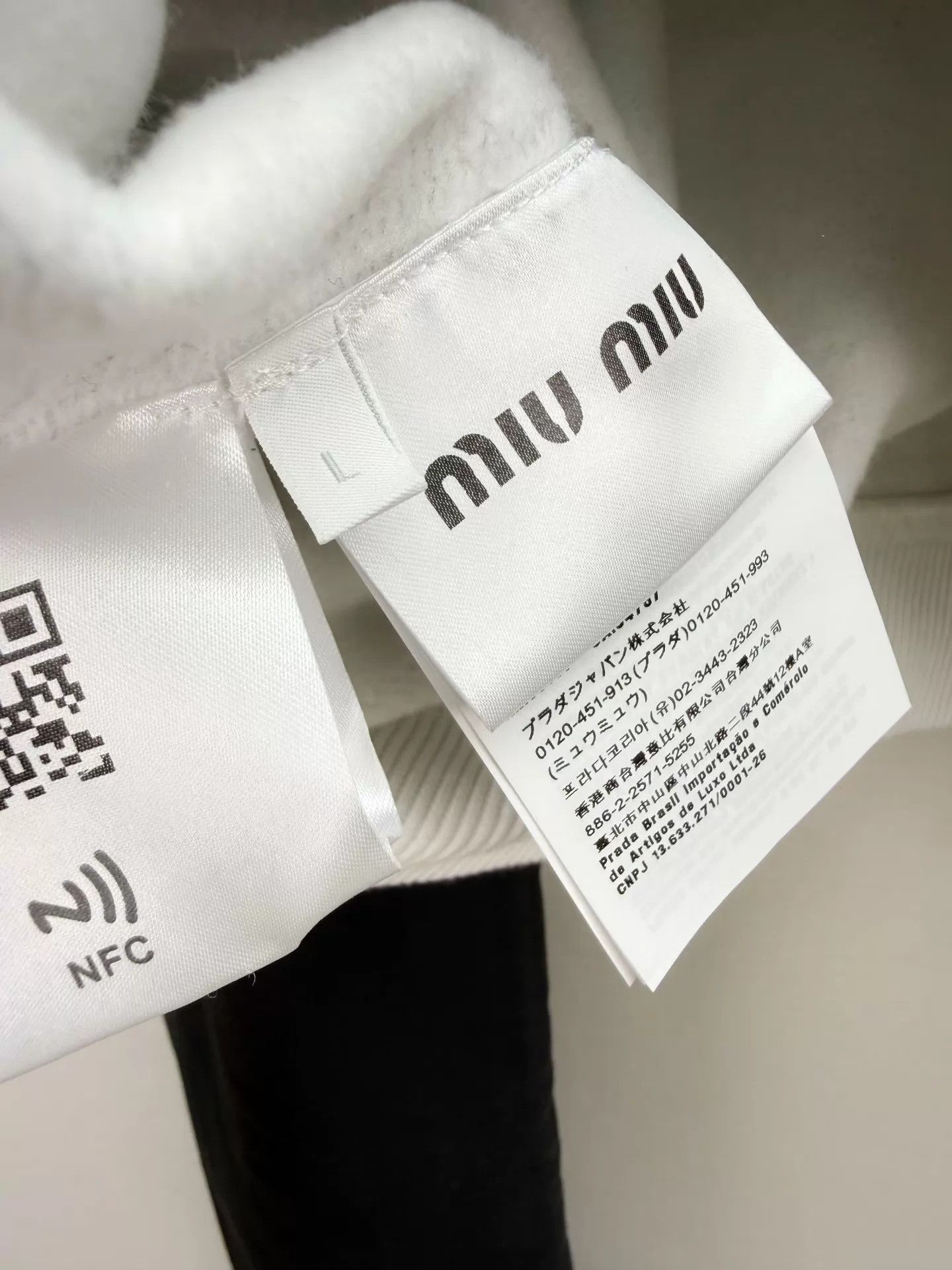 Miu Miu MIU MIU New With Tags Sweatshirt L Authentic Size L / US 10 / IT 46 - 4 Thumbnail
