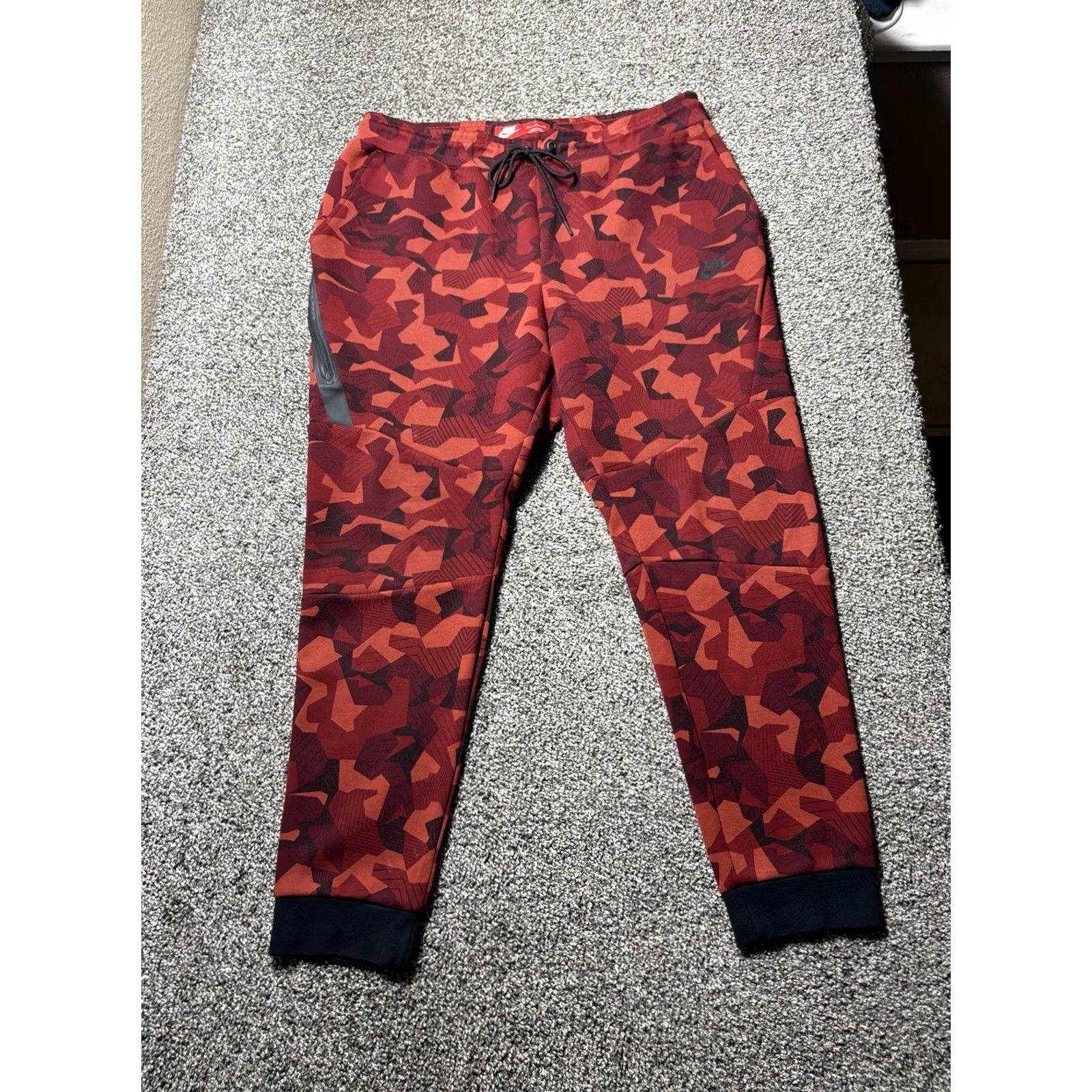 Nike Nike Tech Fleece Pants Joggers Mens XL Red Camo Sweatpants 823499 Size US 36 / EU 52 - 2 Thumbnail