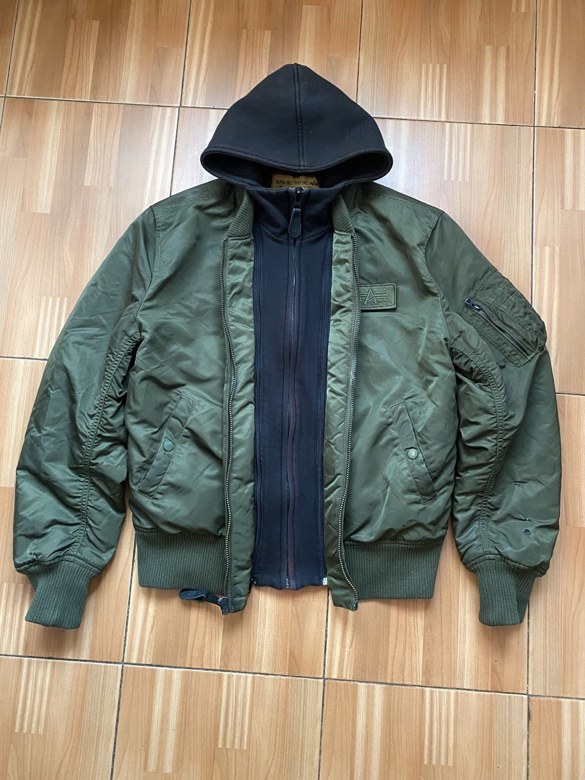 Alpha Industries Alpha Industries MA-1 Men's Bomber Jacket in Sage Green Size US L / EU 52-54 / 3 - 2 Thumbnail